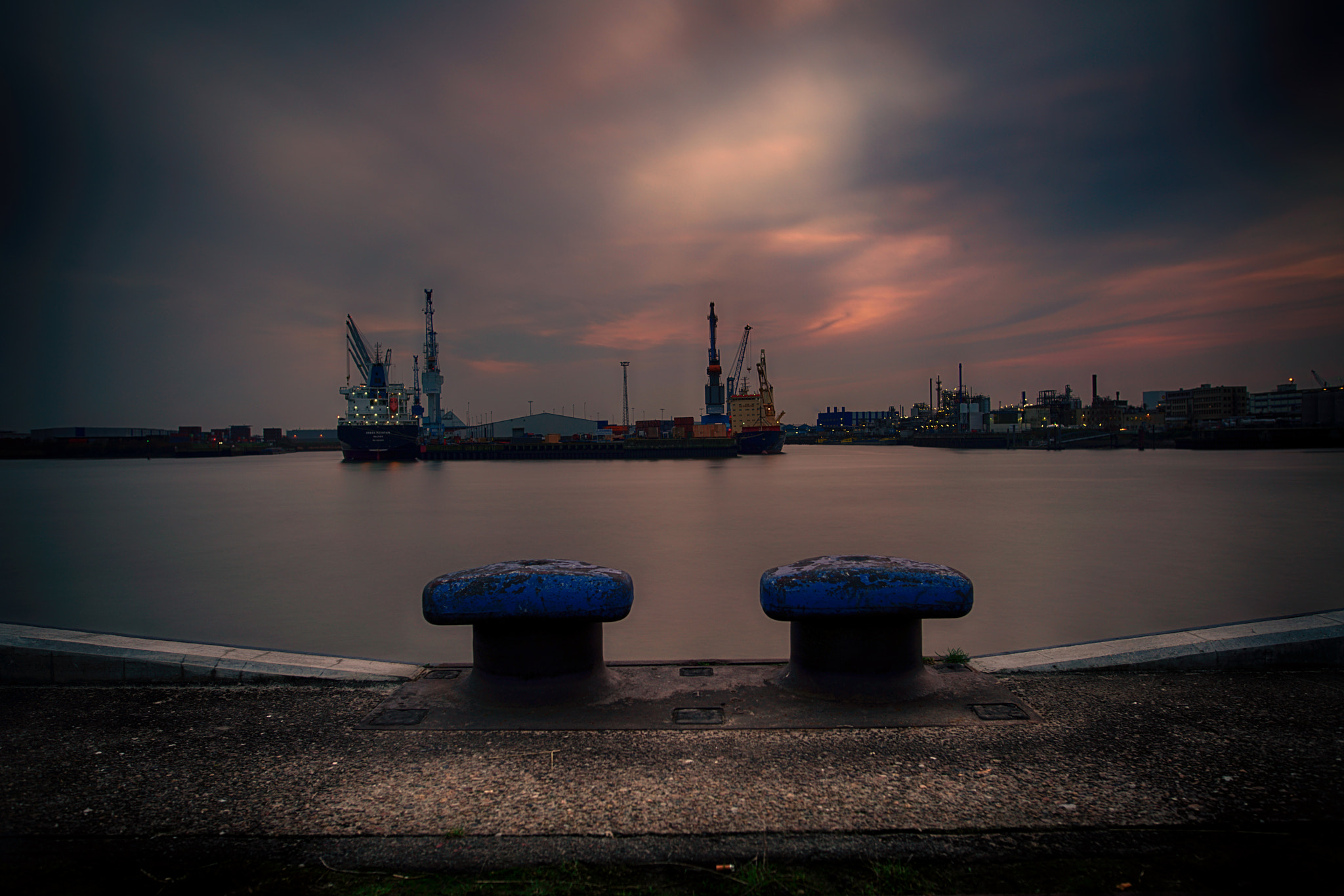 24mm F1.4 sample photo. Poller photography
