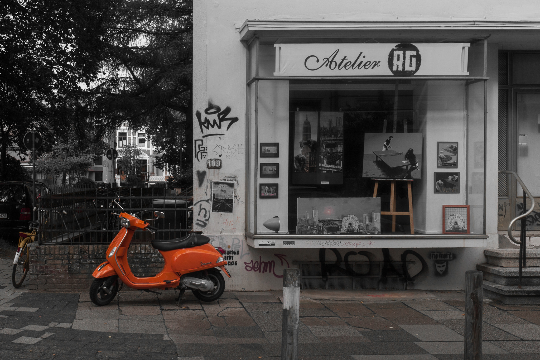 Canon EF 24-70mm F4L IS USM sample photo. Vespa photography