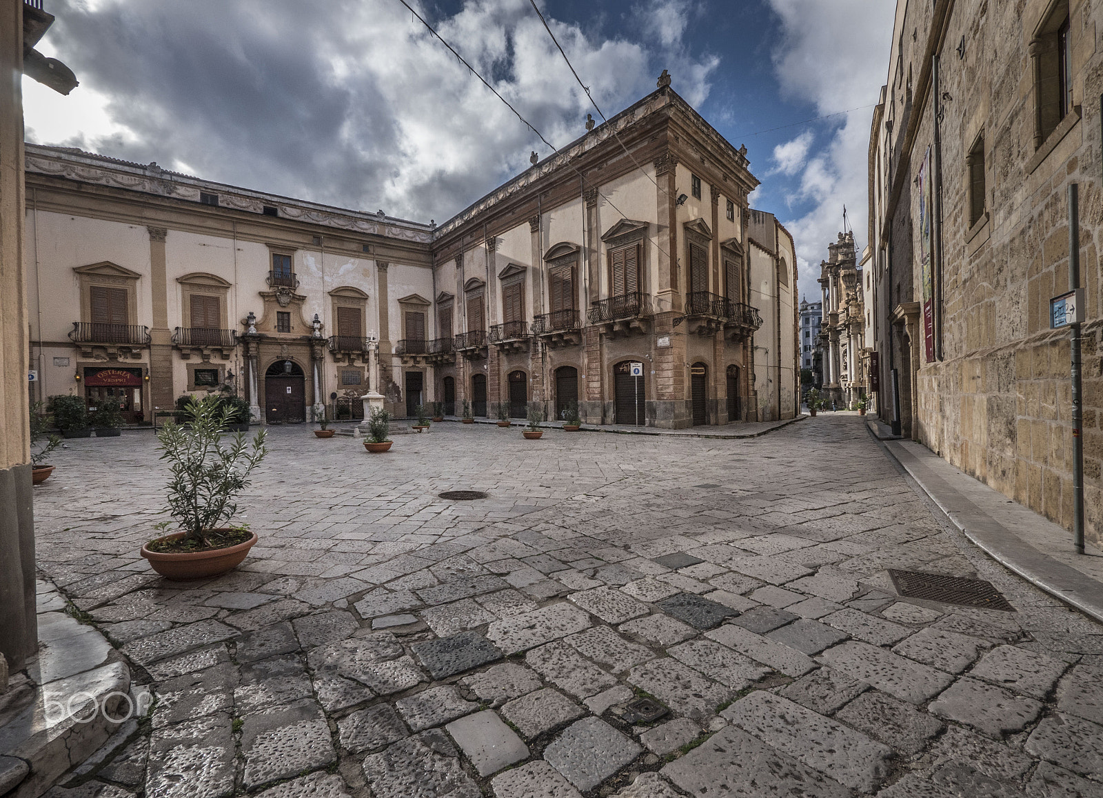 Panasonic Lumix DMC-GX8 + Panasonic Lumix G Vario 7-14mm F4 ASPH sample photo. Piazza croce dei vespri photography