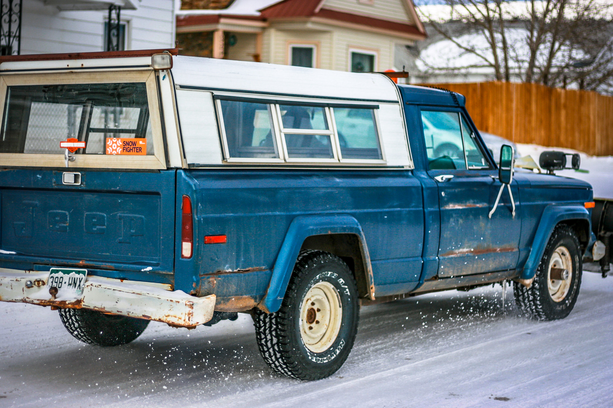 Canon EOS 400D (EOS Digital Rebel XTi / EOS Kiss Digital X) sample photo. Snow fighter truck photography