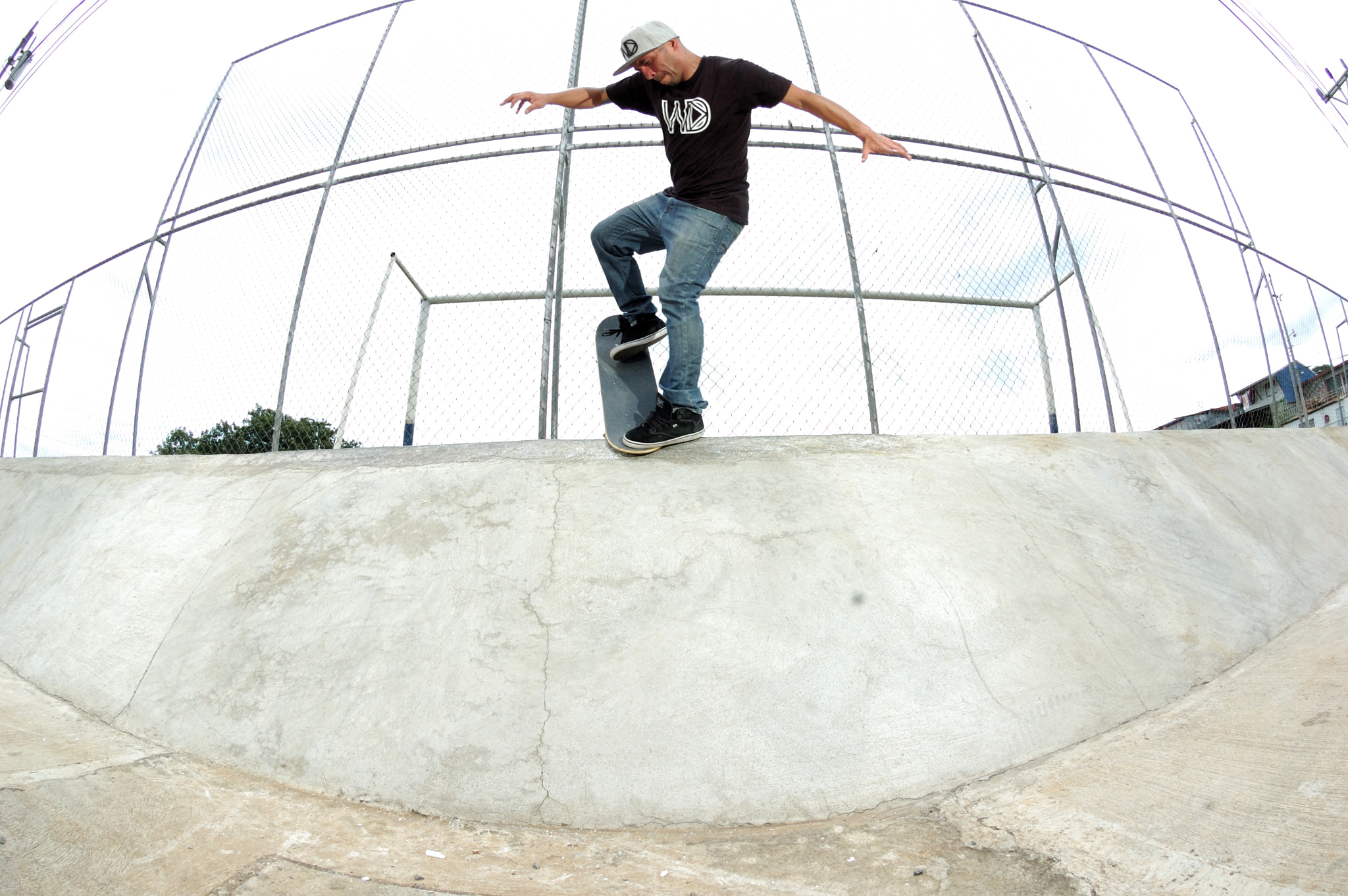 Nikon AF DX Fisheye-Nikkor 10.5mm F2.8G ED sample photo. Hubert araya. bluntslide. photography