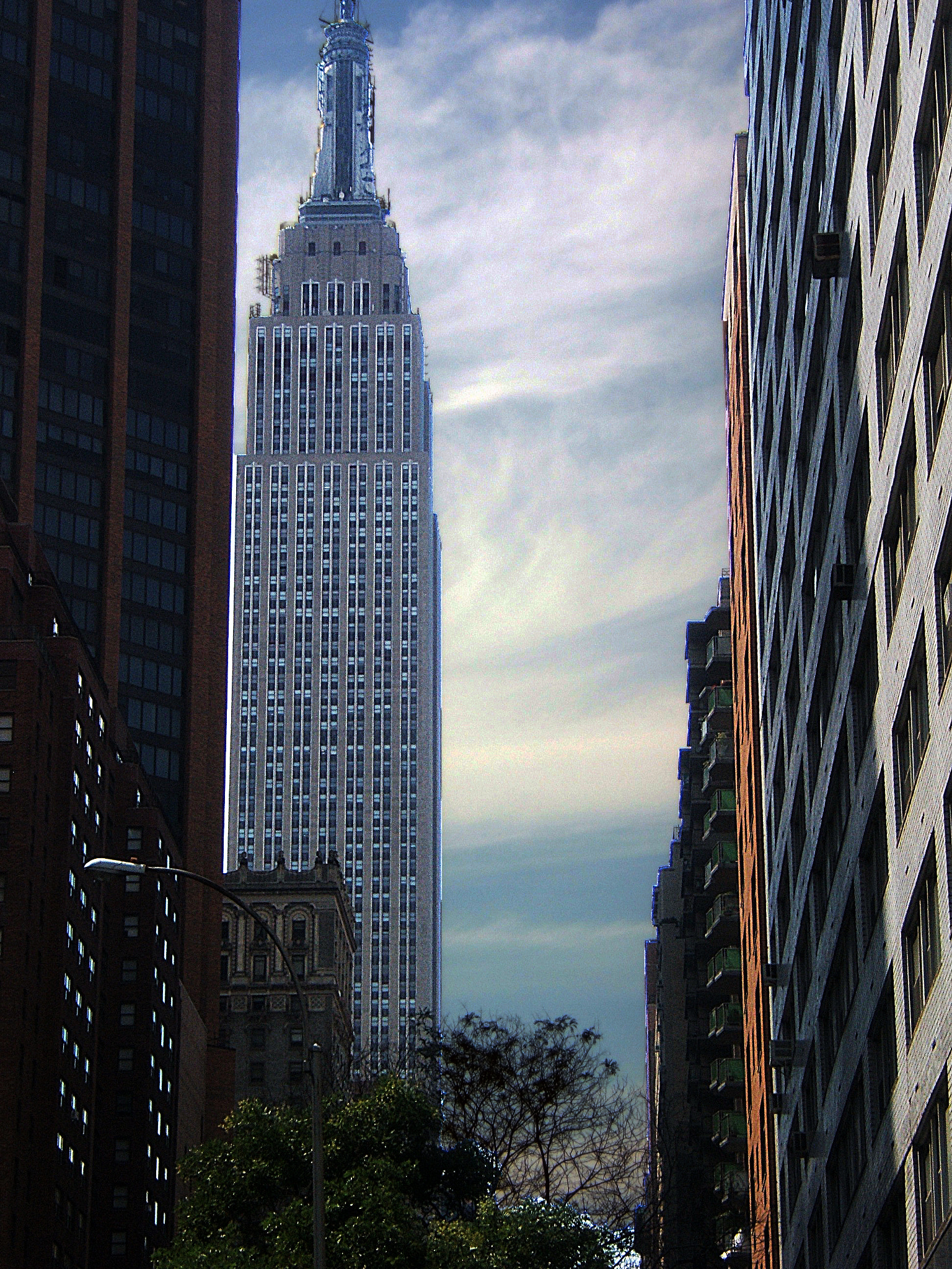 Fujifilm FinePix E510 sample photo. The other side of the chrysler building photography