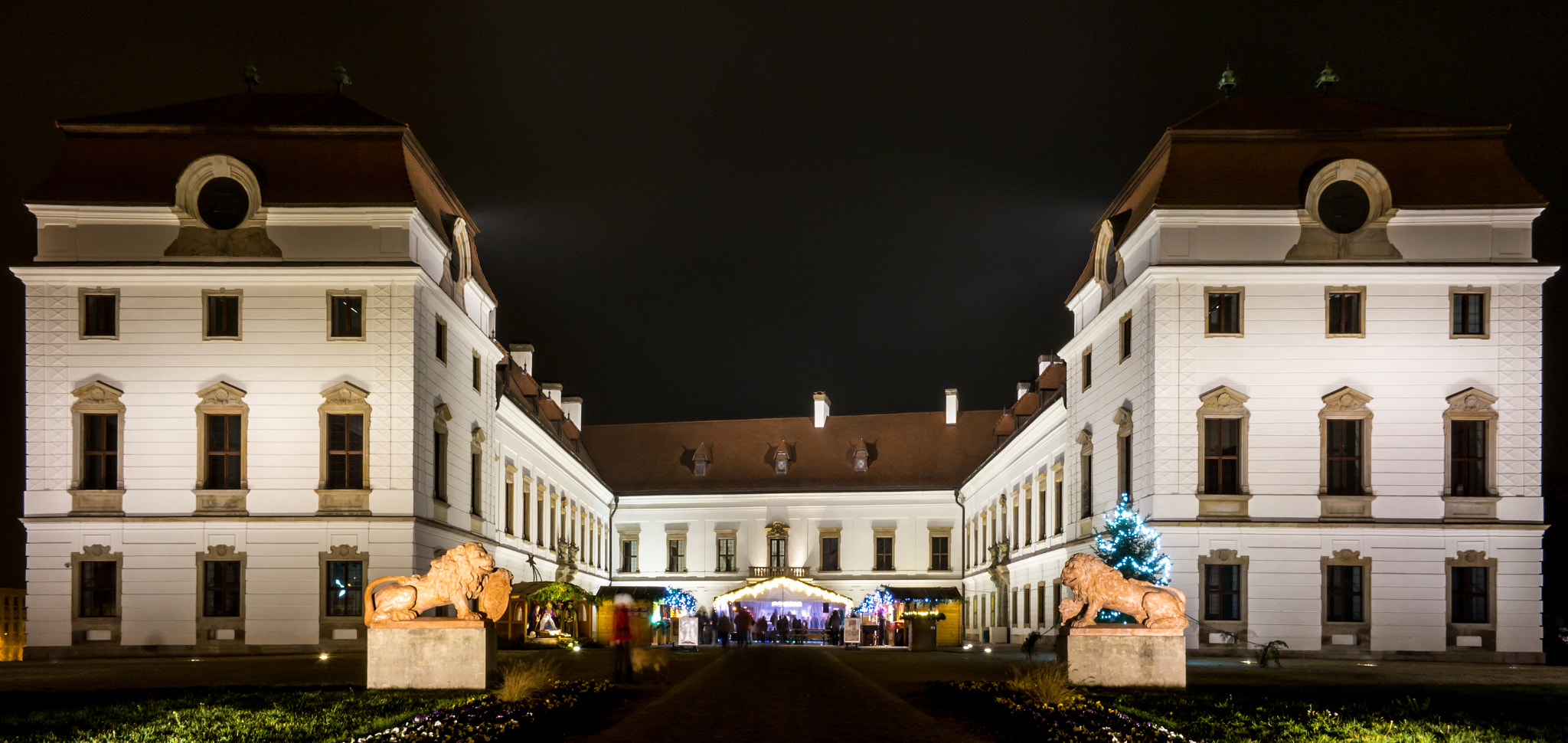 Samsung NX30 + Samsung NX 16mm F2.4 Pancake sample photo. Esterházy castle photography