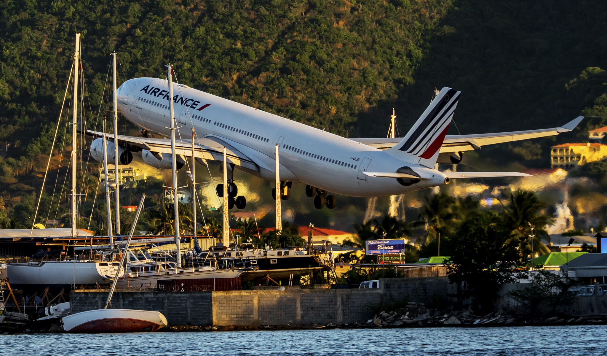 Panasonic Lumix DMC-GX8 sample photo. Airbus a340-313 photography