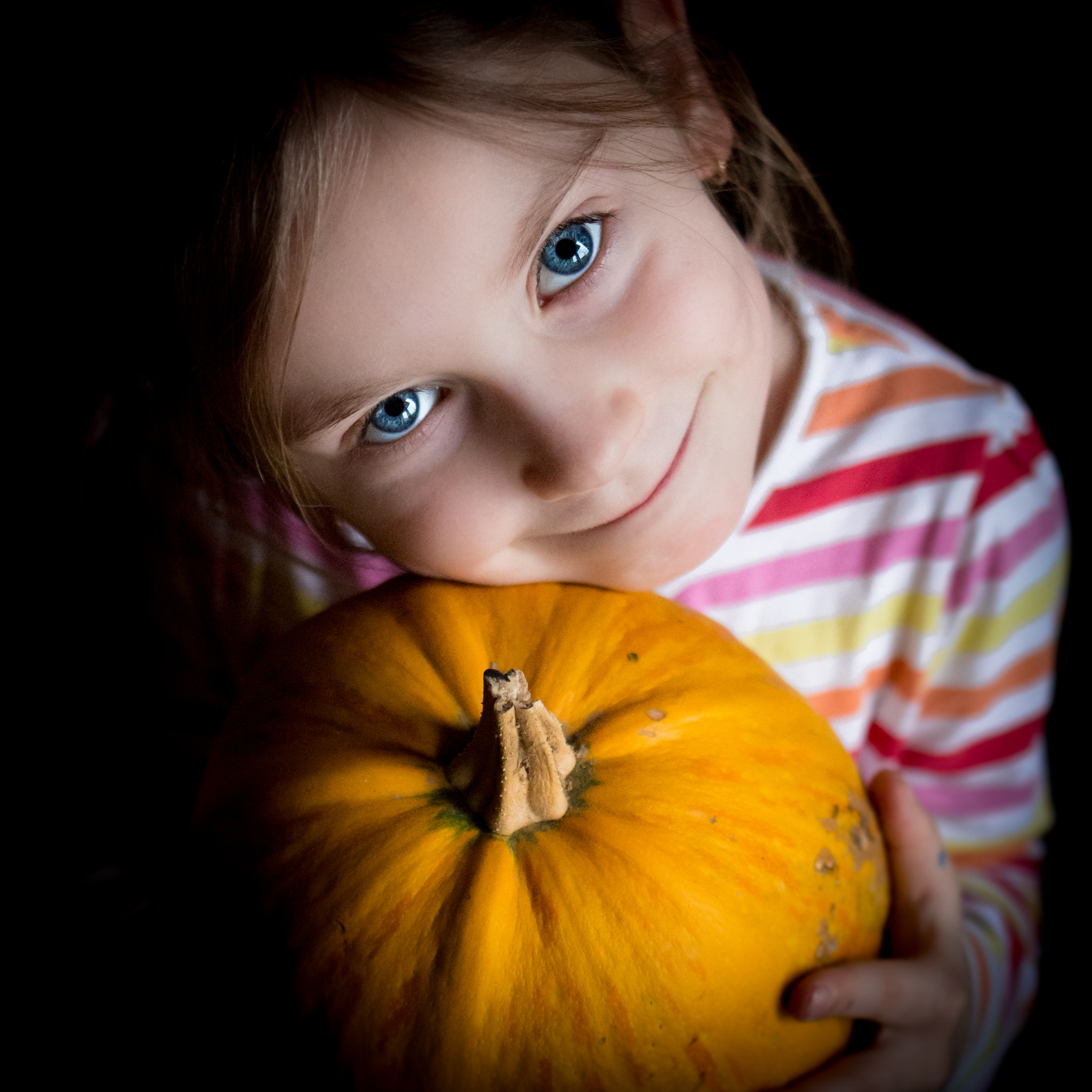 Canon EOS 650D (EOS Rebel T4i / EOS Kiss X6i) + Canon EF 35mm F2 IS USM sample photo. Alice and a pumpkin photography