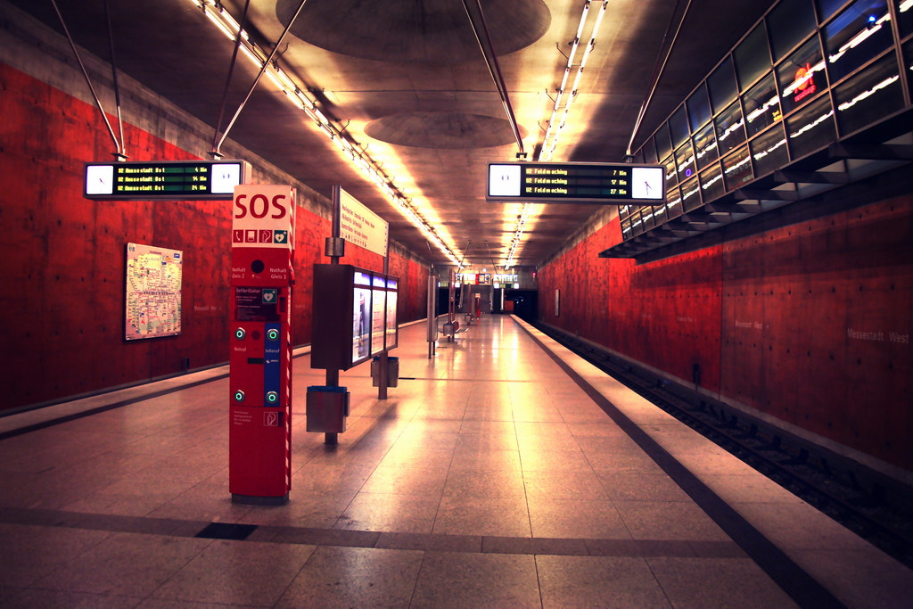 Canon EOS 5D + Tamron AF 28-300mm F3.5-6.3 XR Di VC LD Aspherical (IF) Macro sample photo. Subway munich photography