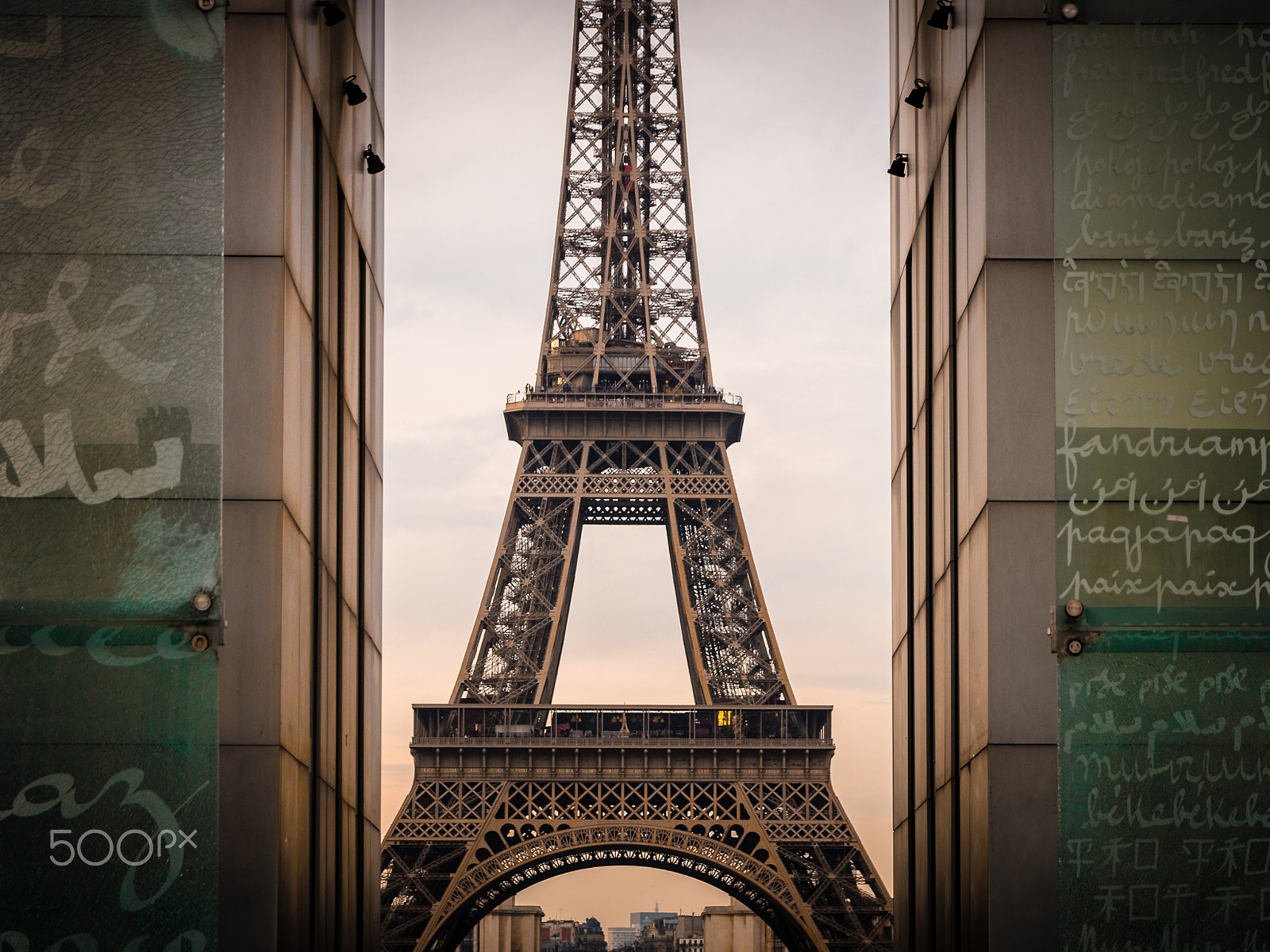 Sigma 17-70mm F2.8-4 DC Macro OS HSM sample photo. Mademoiselle eiffel photography