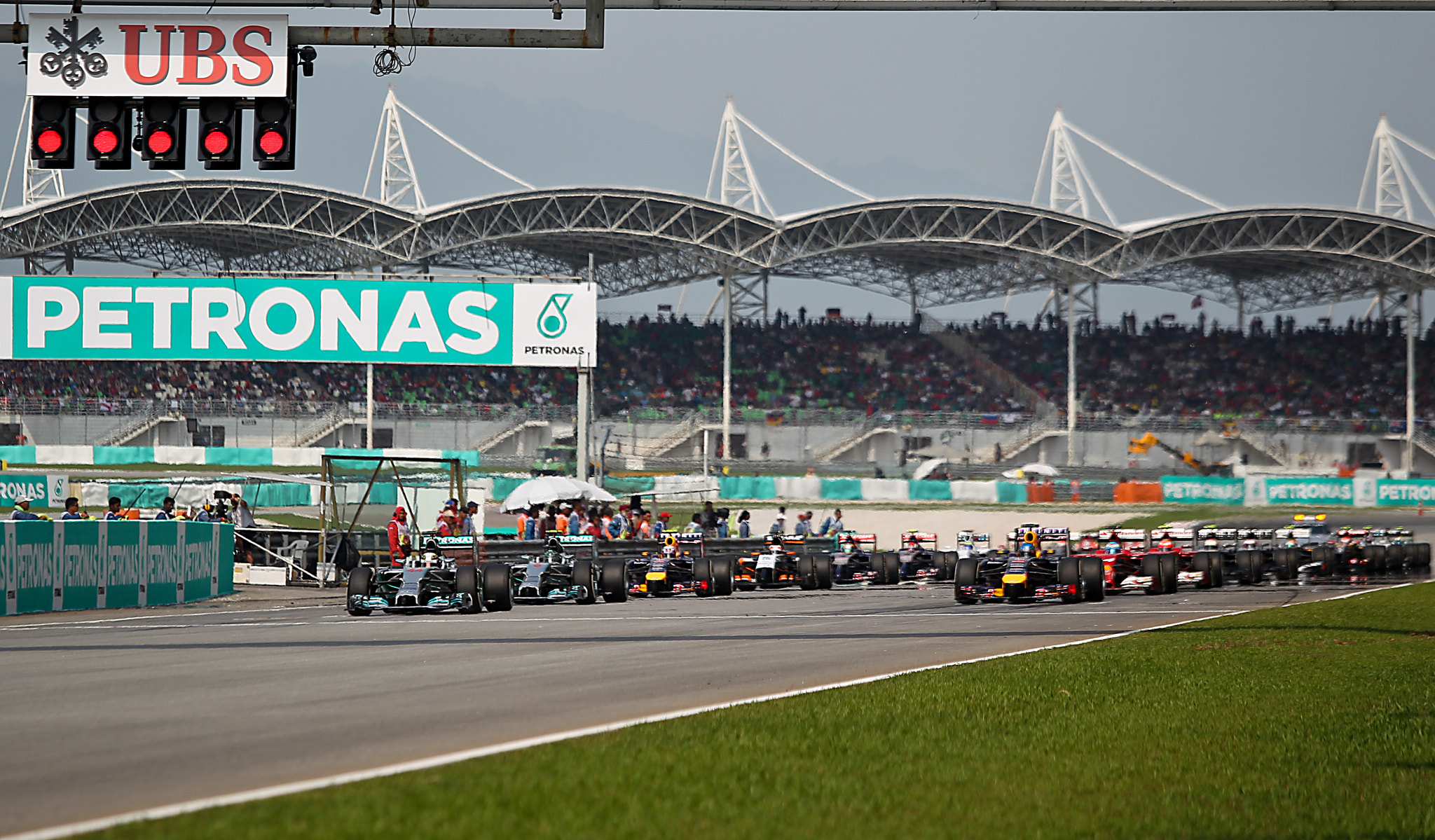 Canon EOS-1D Mark IV sample photo. Formula 1 petronas malaysia grand prix photography