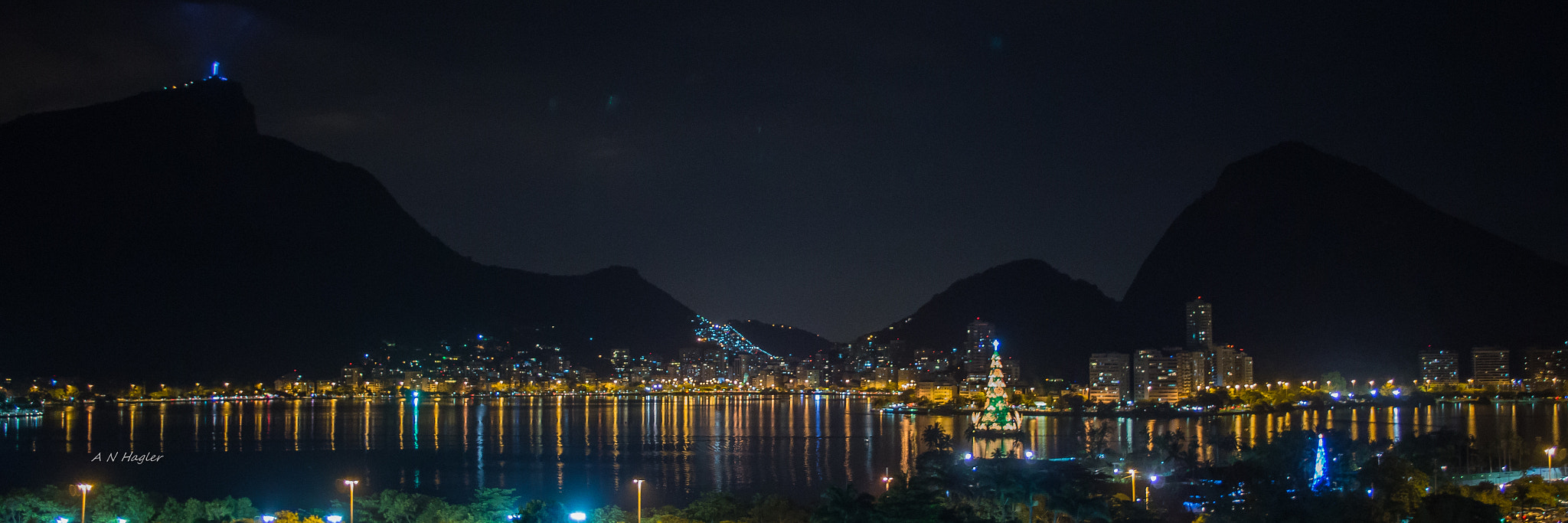 Sony a99 II + Sony 28mm F2.8 sample photo. Rio floating christmas tree 2015 photography