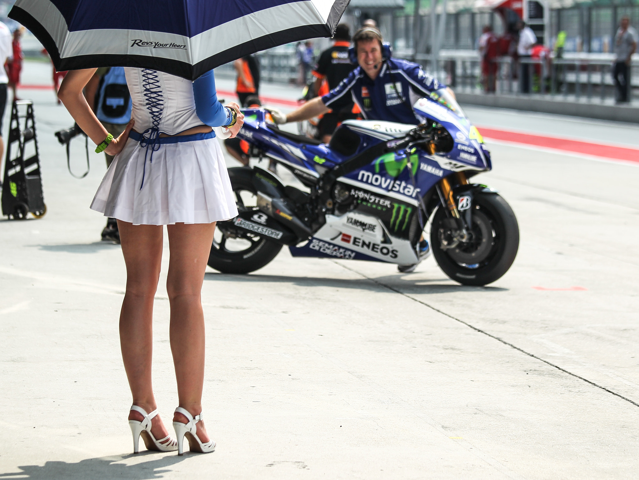 Canon EOS-1D Mark IV sample photo. Grid girl photography