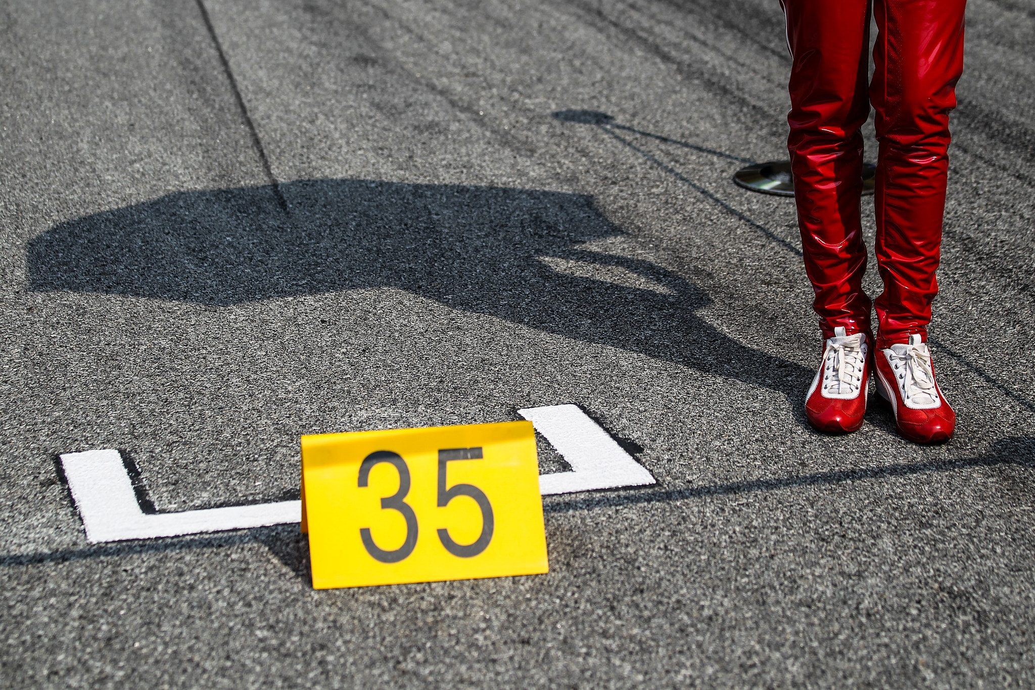 Canon EOS-1D Mark IV sample photo. Grid girl photography