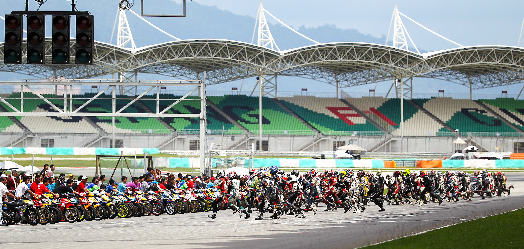 Canon EF 200-400mm F4L IS USM Extender 1.4x sample photo. Kapcai endurance race photography