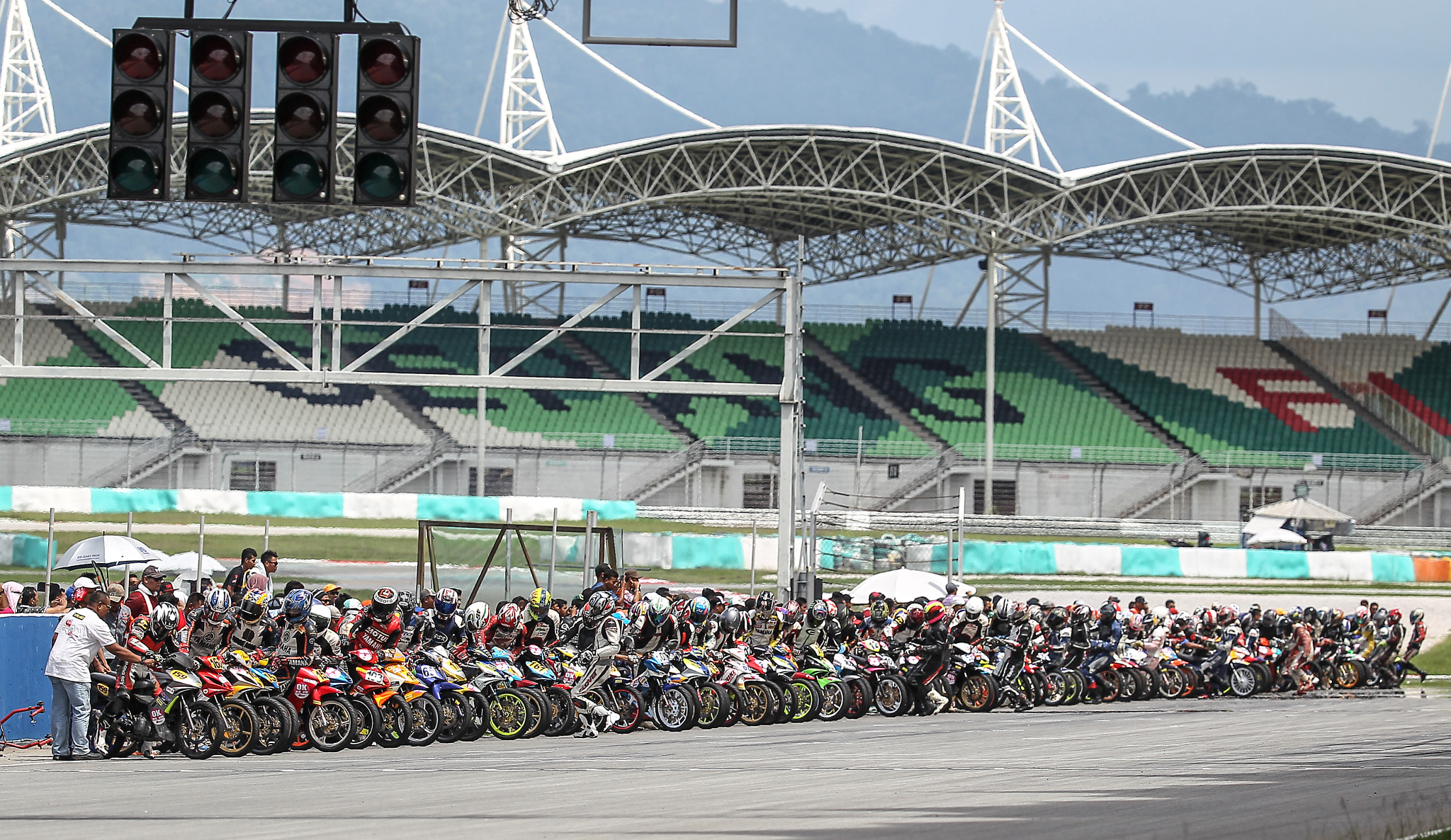 Canon EF 200-400mm F4L IS USM Extender 1.4x sample photo. Kapcai endurance race photography