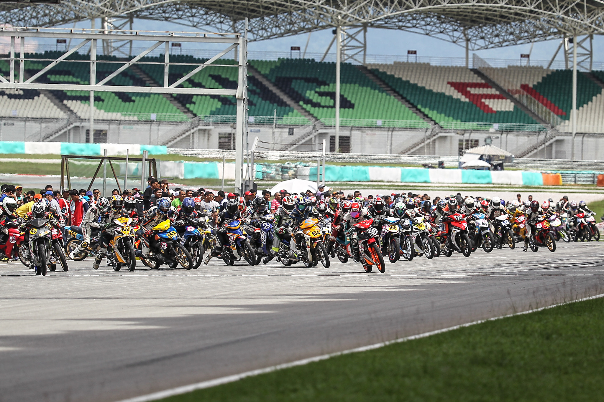 Canon EF 200-400mm F4L IS USM Extender 1.4x sample photo. Kapcai endurance race photography