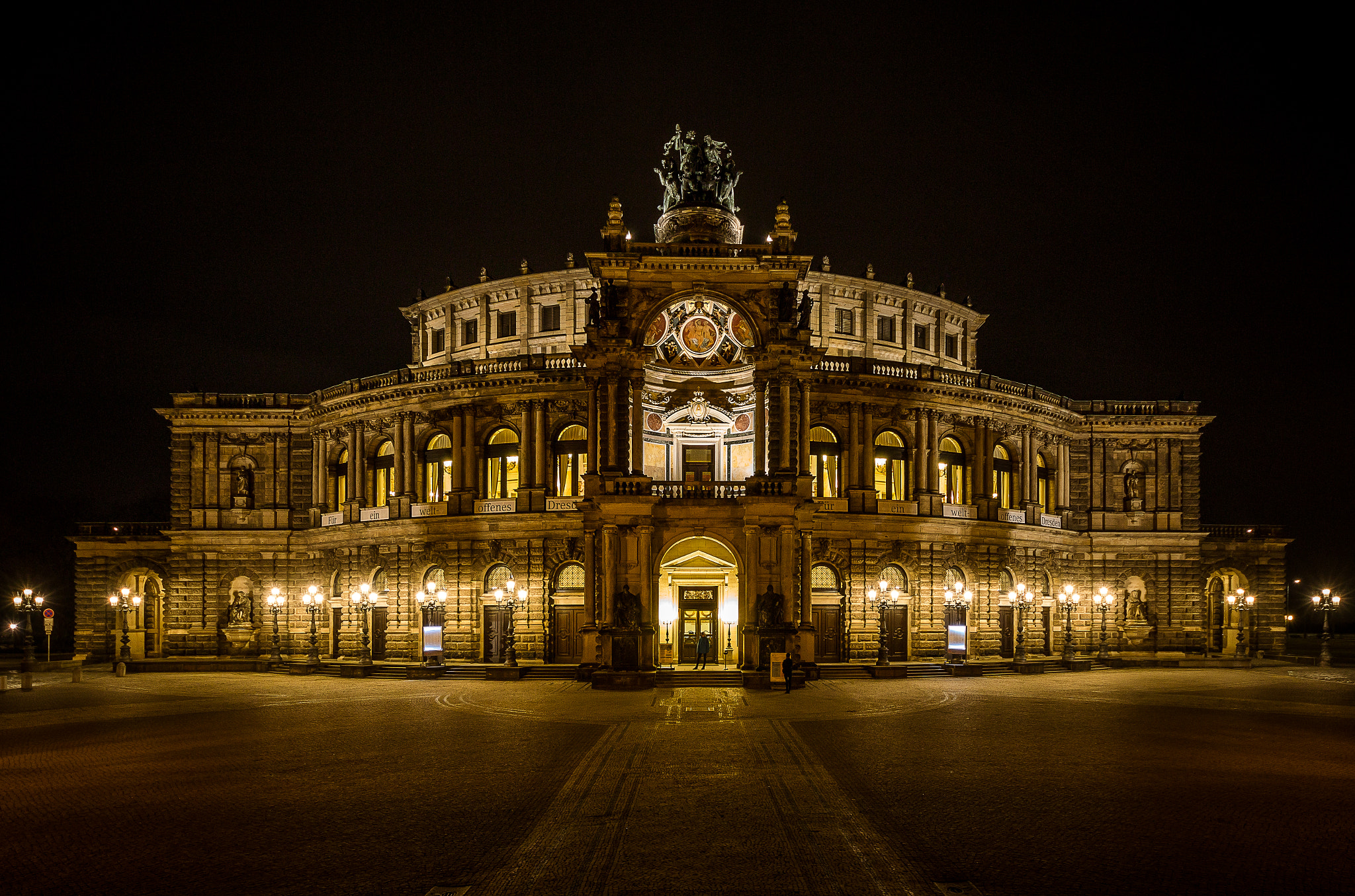 Canon EOS 70D + Sigma 8-16mm F4.5-5.6 DC HSM sample photo. The semperoper dresden photography