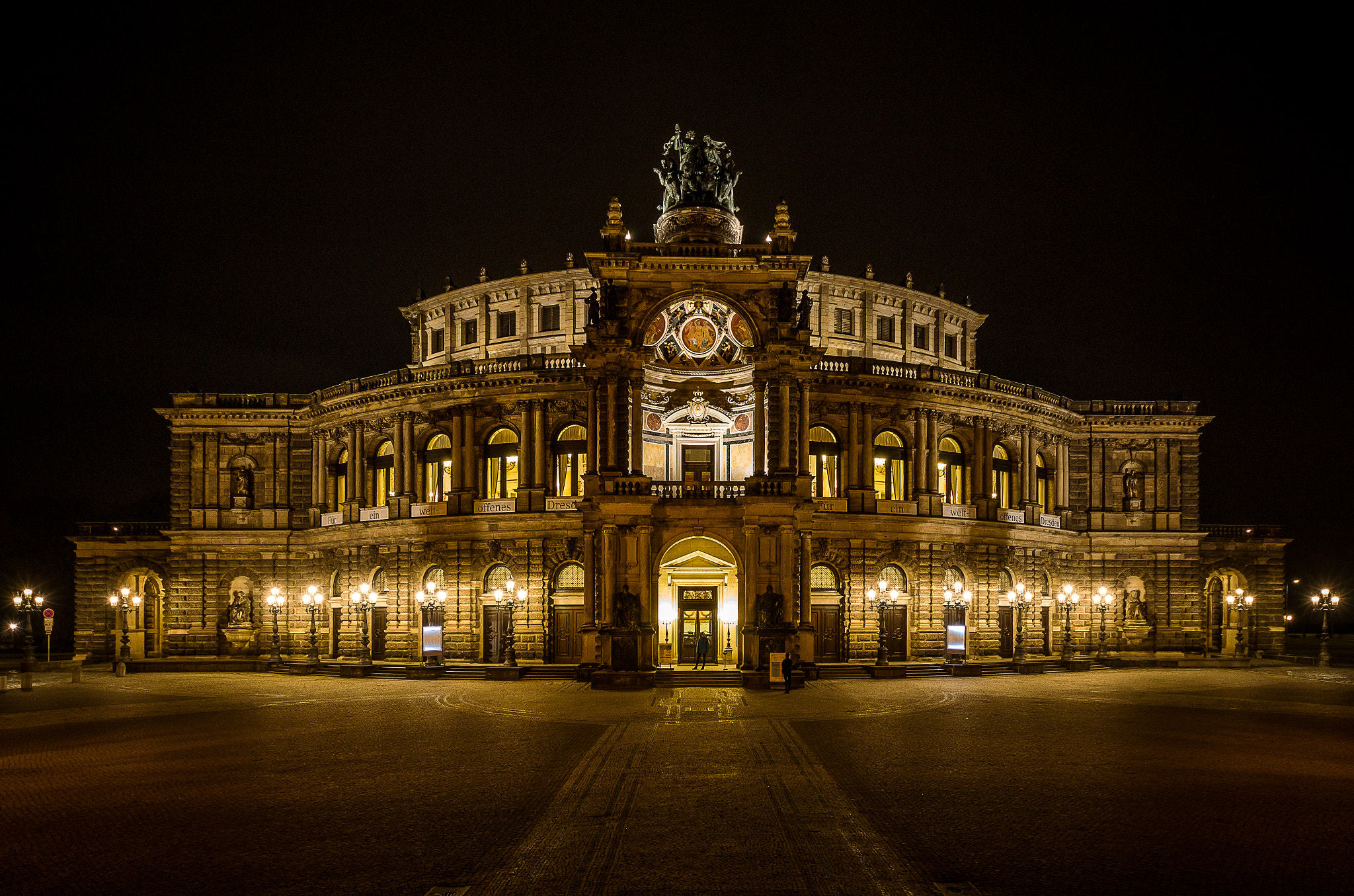 Sigma 8-16mm F4.5-5.6 DC HSM sample photo. The semperoper dresden photography