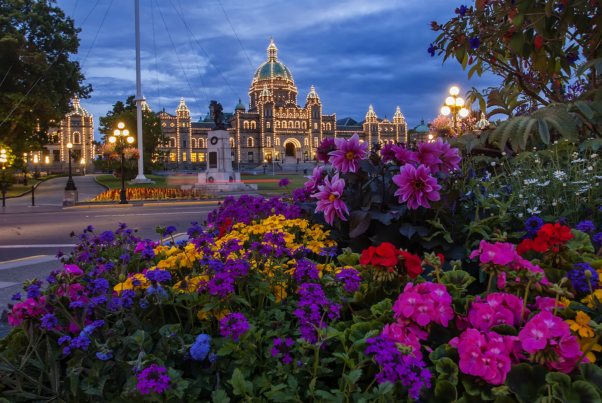 Sony Alpha DSLR-A300 sample photo. City of gardens photography