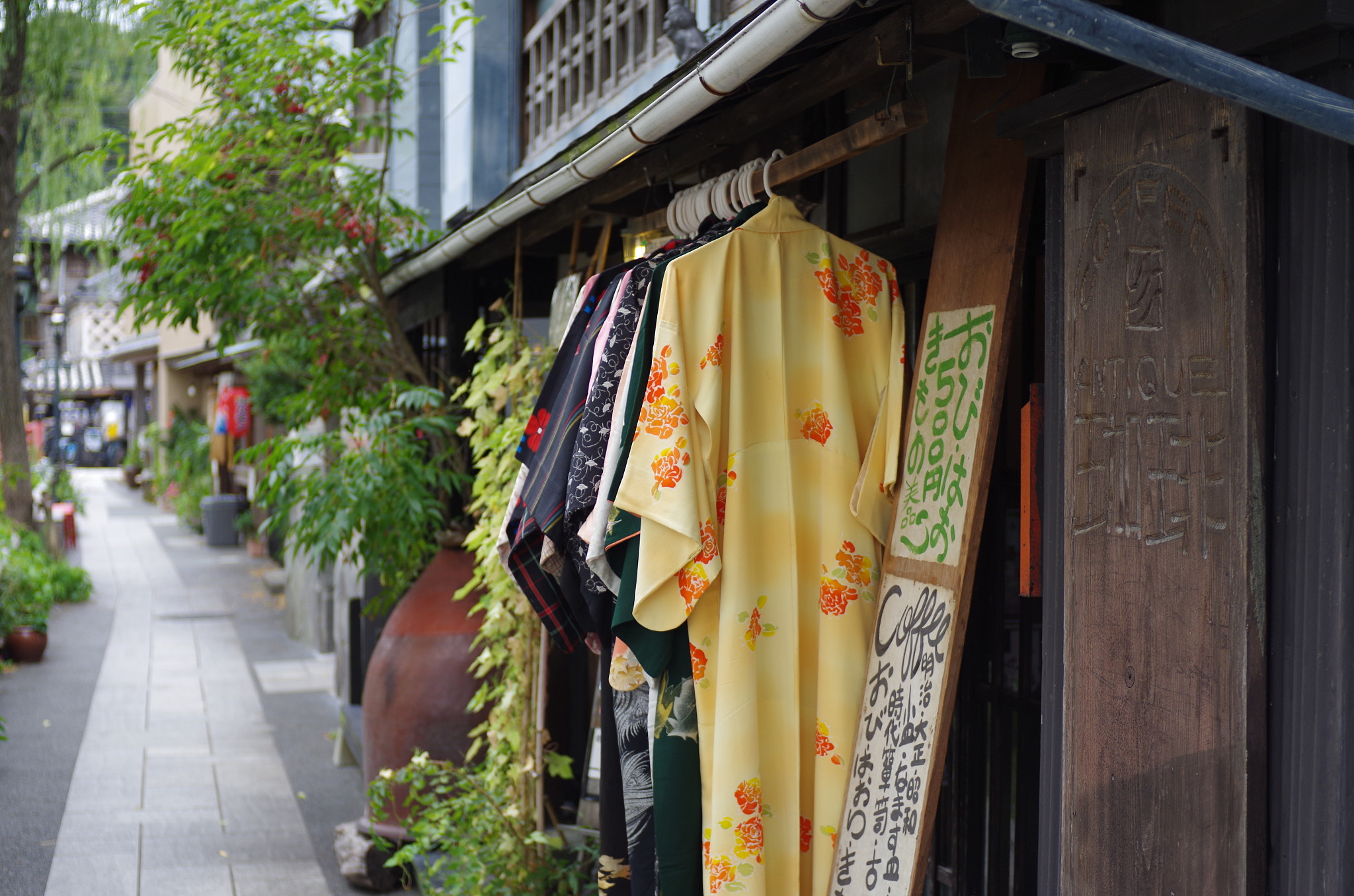 Pentax K-30 + Pentax smc DA 40mm F2.8 XS Lens sample photo. Kimono photography