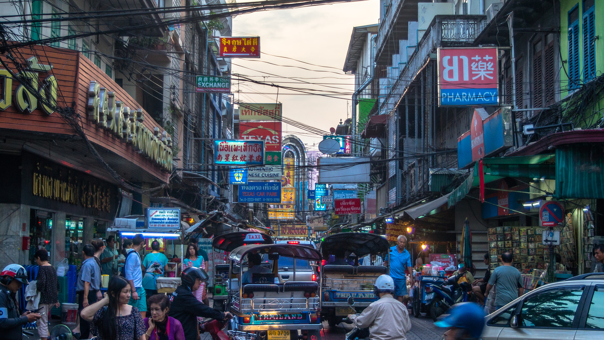 Minolta AF 28-80mm F4-5.6 sample photo. Street in bangkok photography