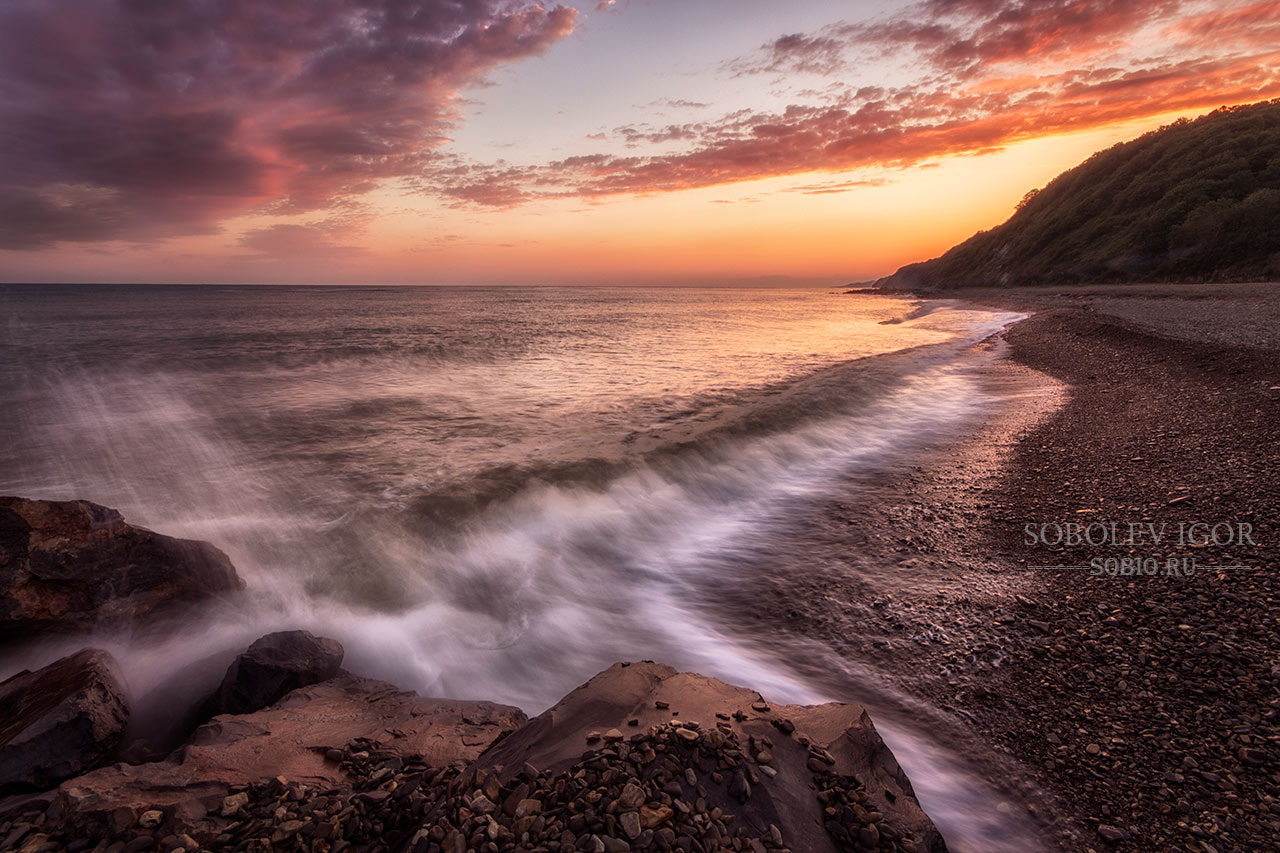 Canon EOS 100D (EOS Rebel SL1 / EOS Kiss X7) + Sigma 10-20mm F4-5.6 EX DC HSM sample photo. Sunset on the black sea photography