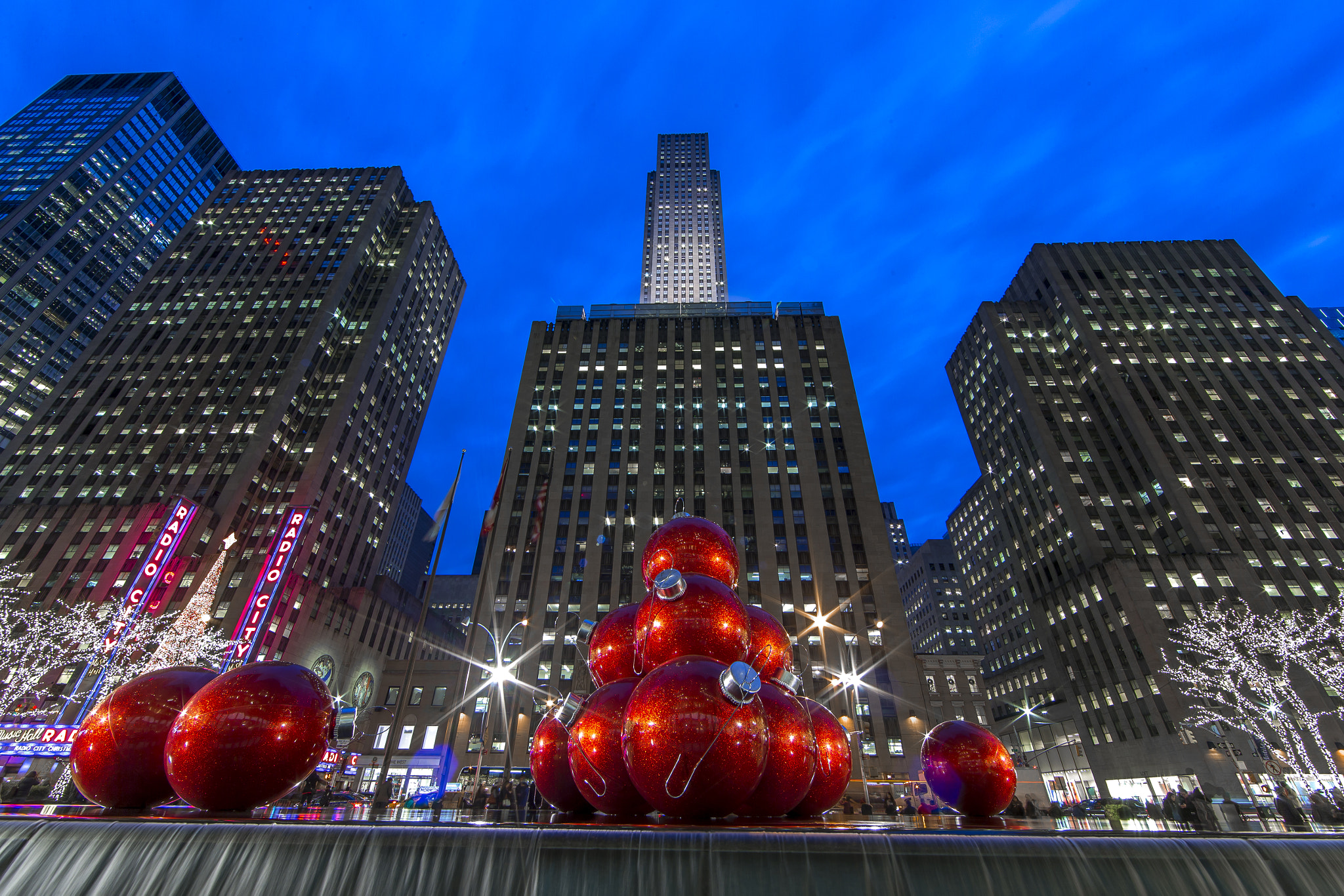 Canon EF 14mm F2.8L II USM sample photo. Nyc's christmas photography