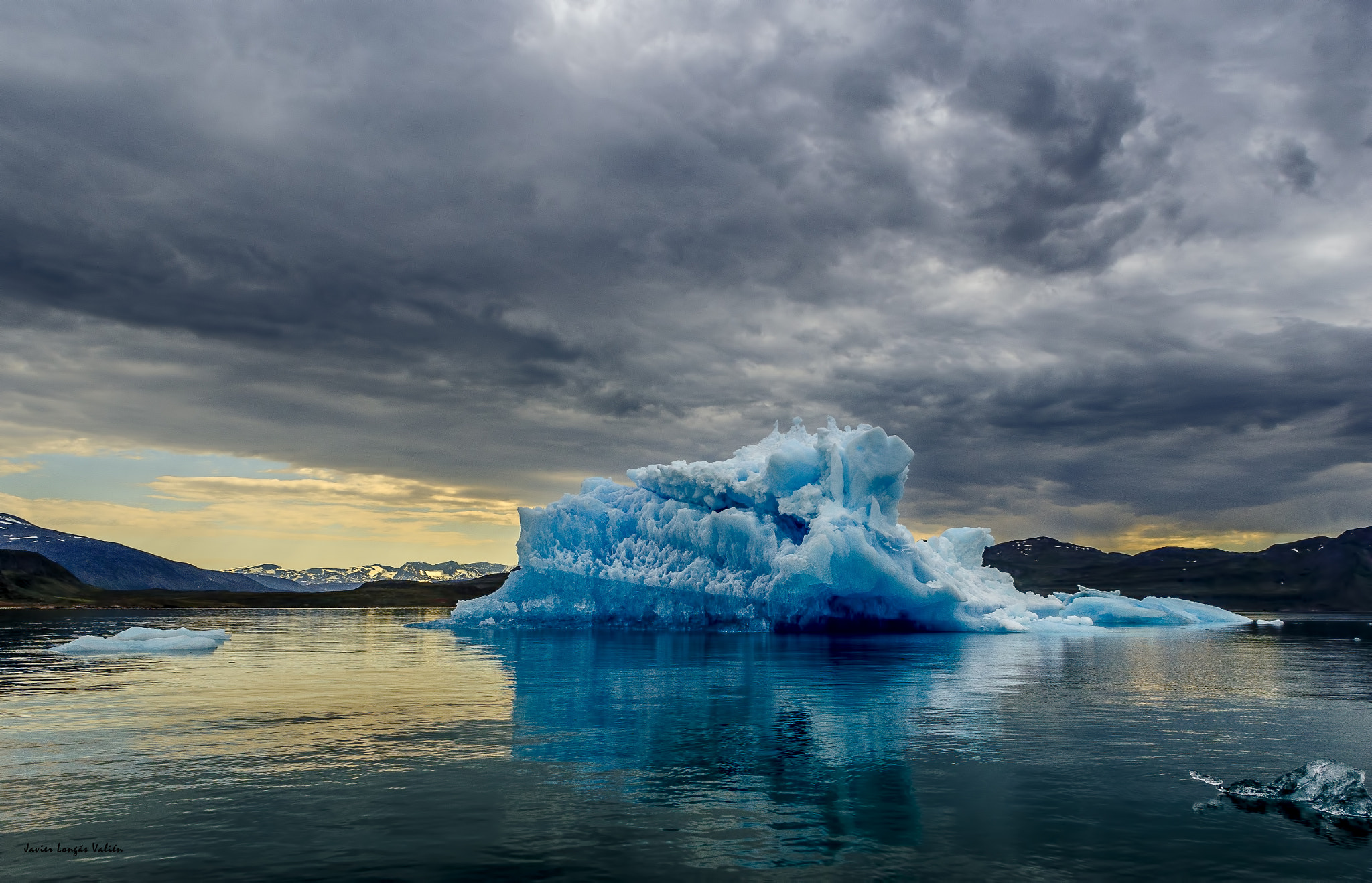 Nikon D5100 + Nikon AF-S DX Nikkor 17-55mm F2.8G ED-IF sample photo. Ice structure photography