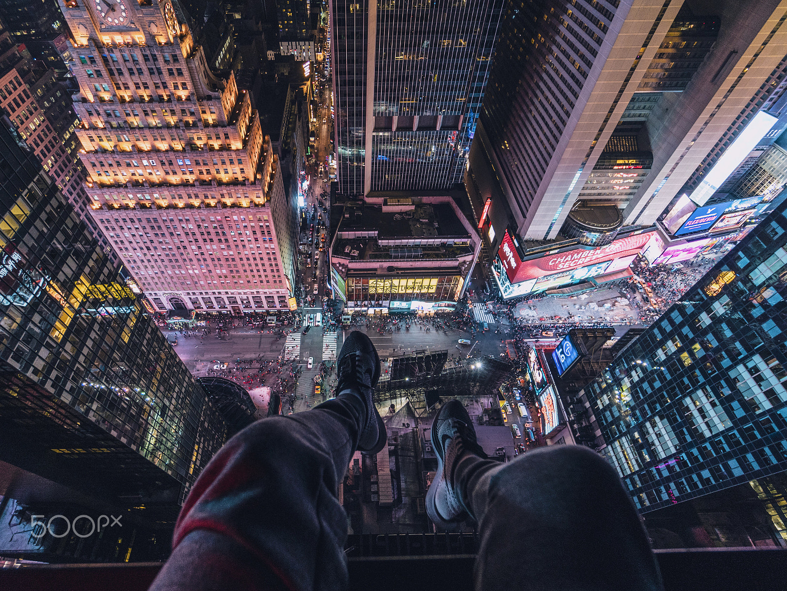 Sony a7R II + Sony E 10-18mm F4 OSS sample photo. Times square lookdown photography