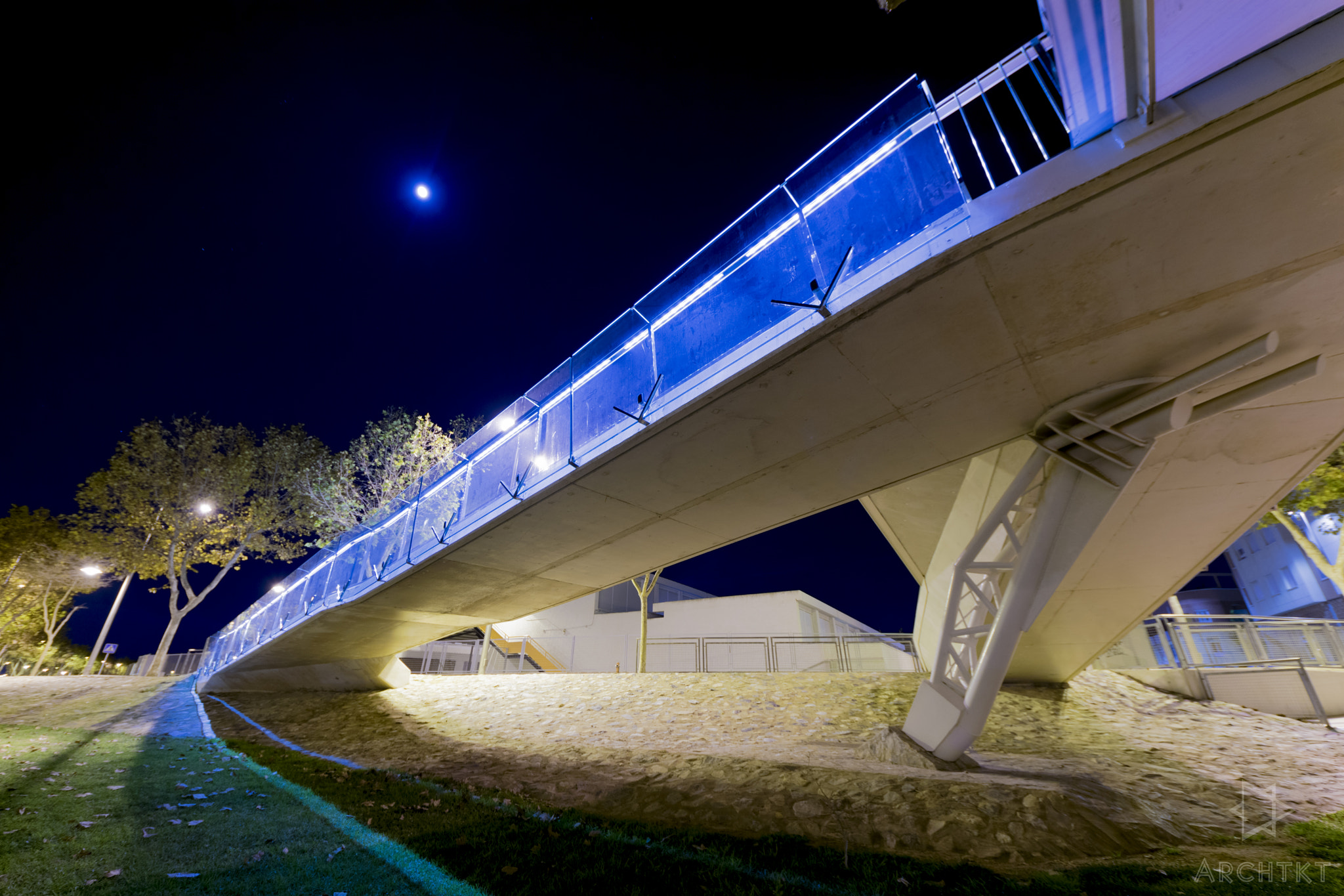 Sigma 8-16mm F4.5-5.6 DC HSM sample photo. Puente del beso .ap1. photography