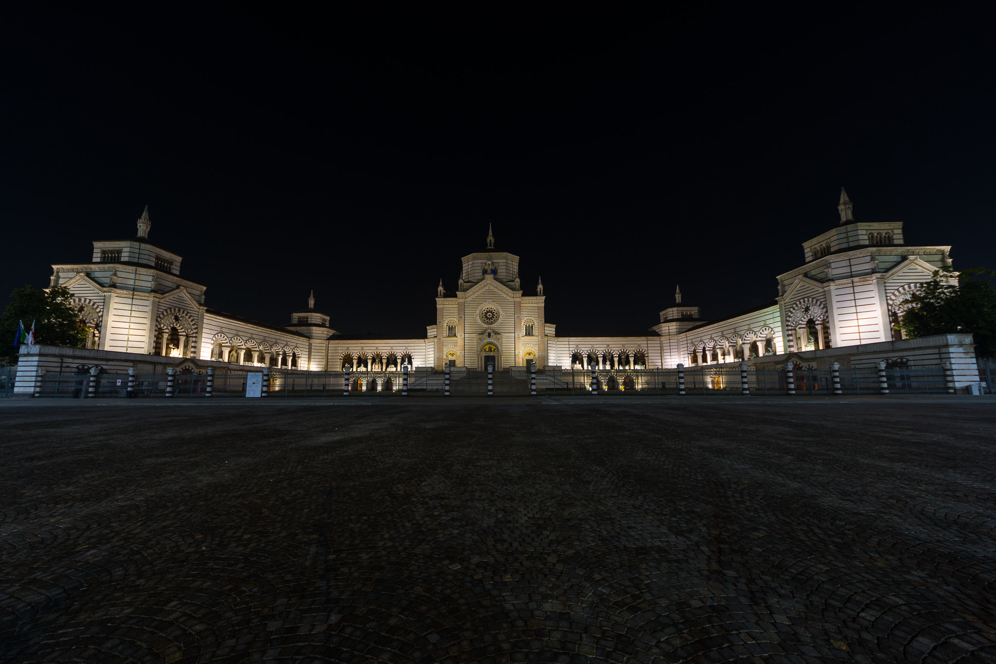 Sigma 8-16mm F4.5-5.6 DC HSM sample photo. Cimitero monumentale photography