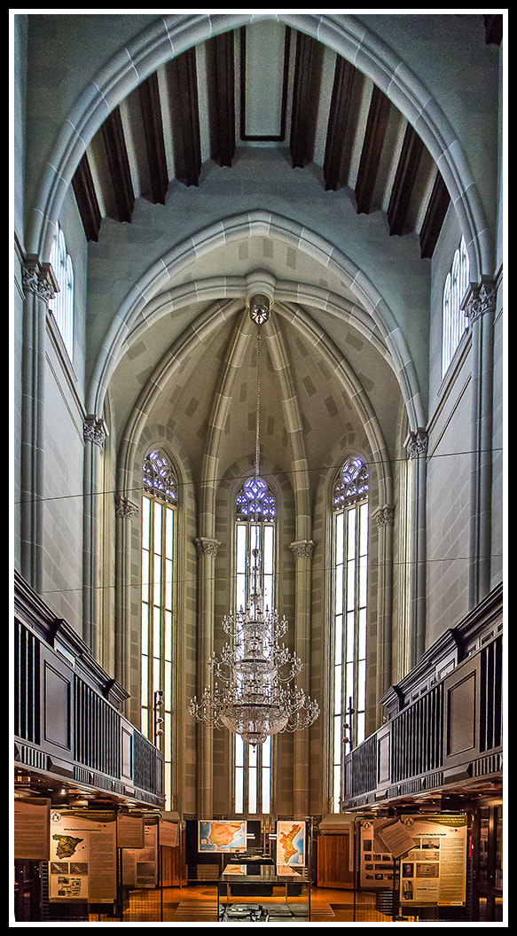 Olympus PEN E-PM1 sample photo. Sala de mapas photography