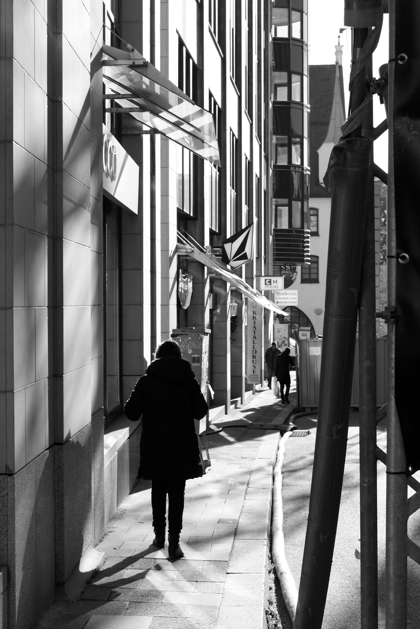 Canon EOS 450D (EOS Rebel XSi / EOS Kiss X2) + Canon EF 40mm F2.8 STM sample photo. Gasse i photography