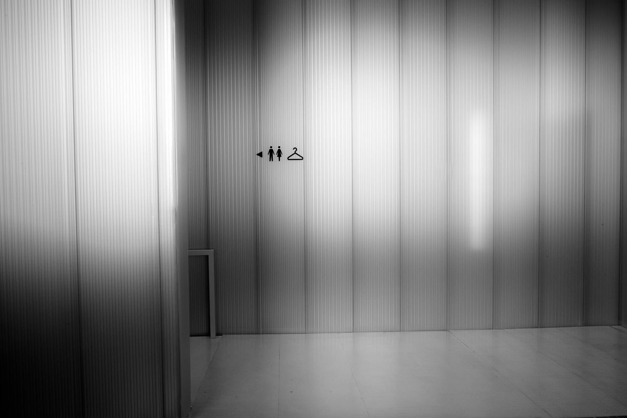 Summicron-M 1:2/28 ASPH. sample photo. Toilet photography