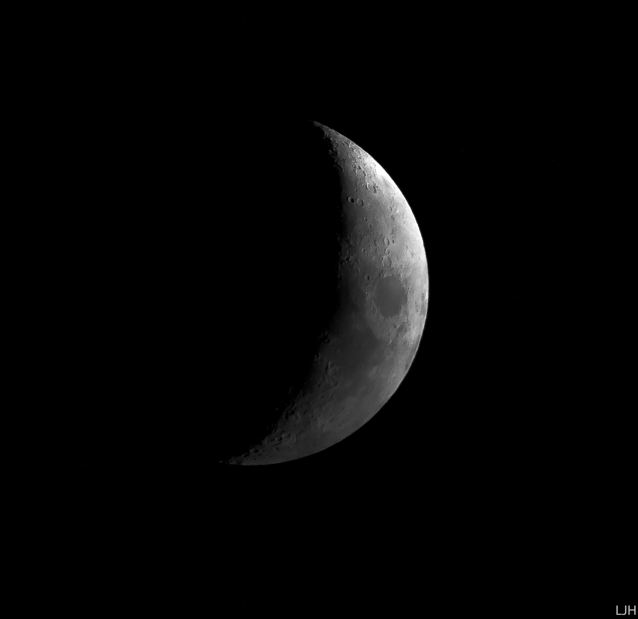 Canon EOS 7D + Tamron SP 150-600mm F5-6.3 Di VC USD sample photo. The moon, obviously. photography