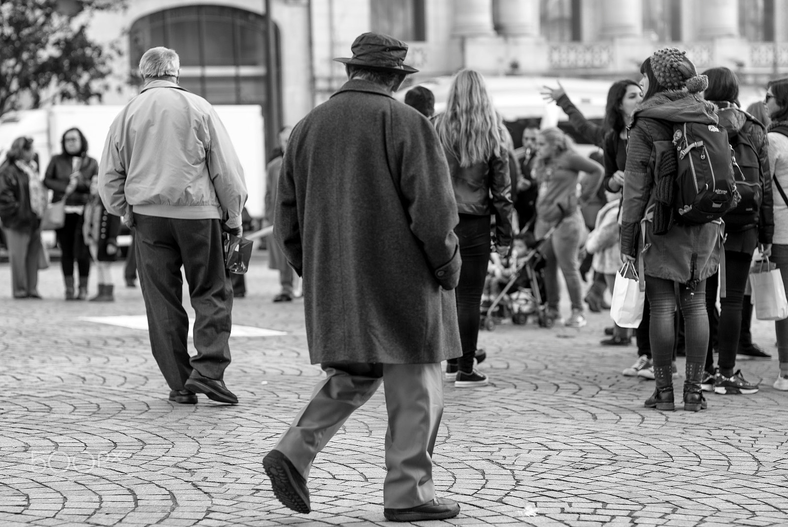 Leica APO-Summicron-M 75mm F2 ASPH sample photo. Passing by... photography