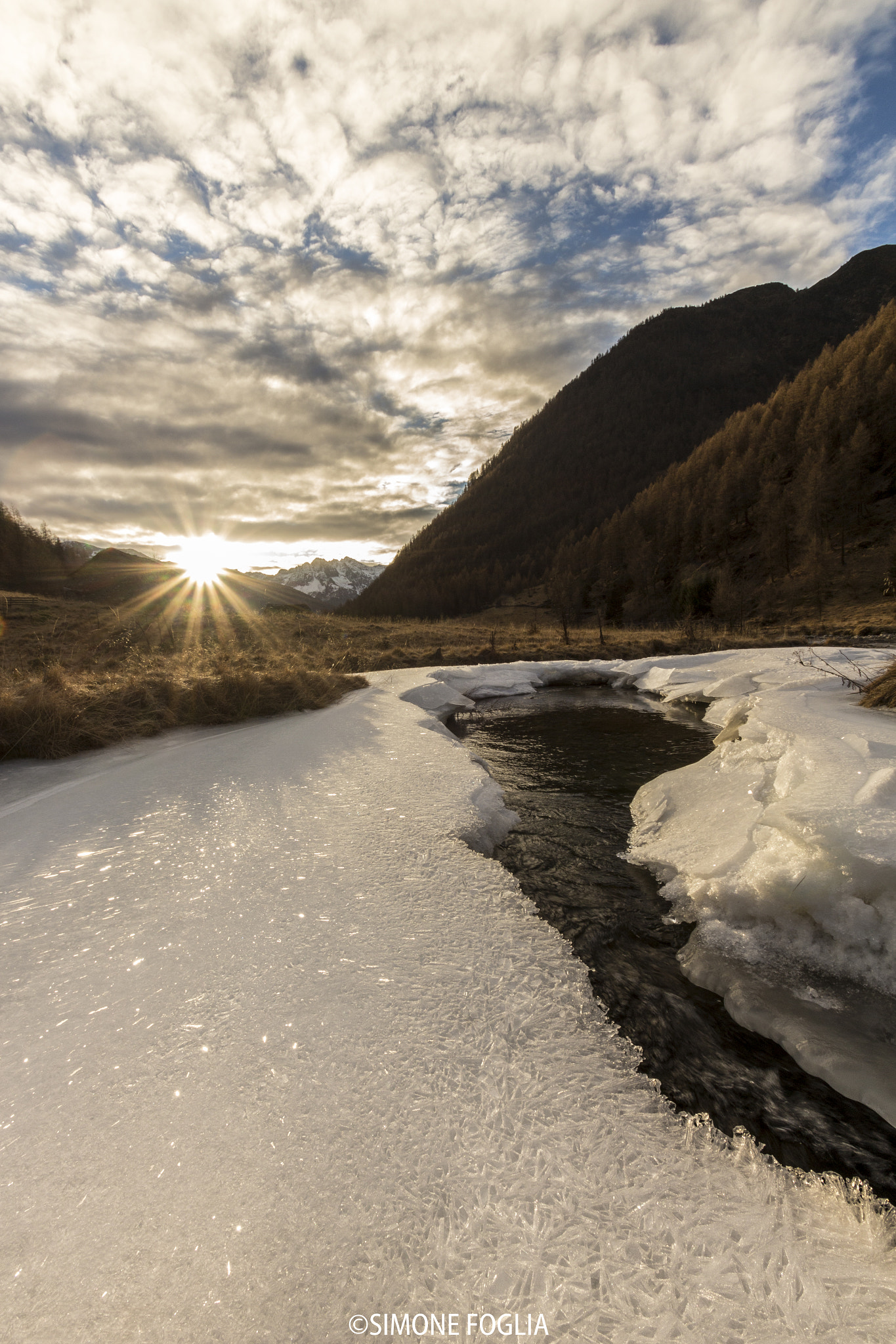 Sigma 10-20mm F3.5 EX DC HSM sample photo. First light in winter photography