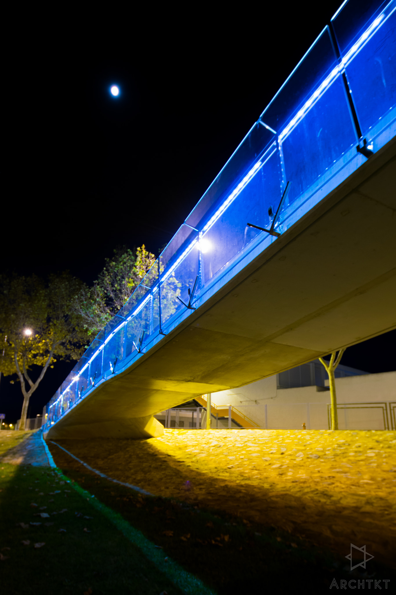 Sigma 8-16mm F4.5-5.6 DC HSM sample photo. Puente del beso .ap2. photography