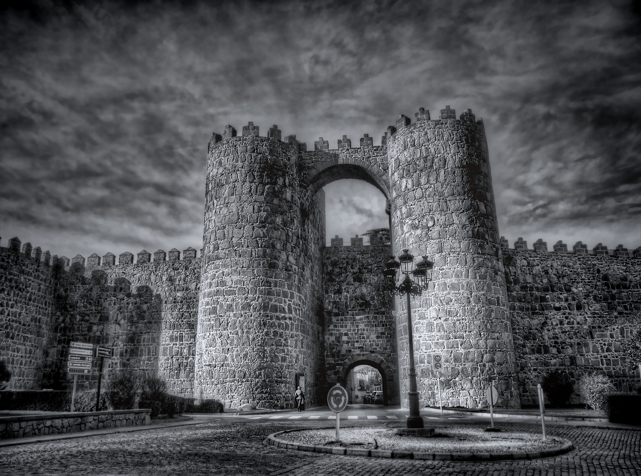 Olympus PEN E-PL1 sample photo. Puerta de san vicente photography