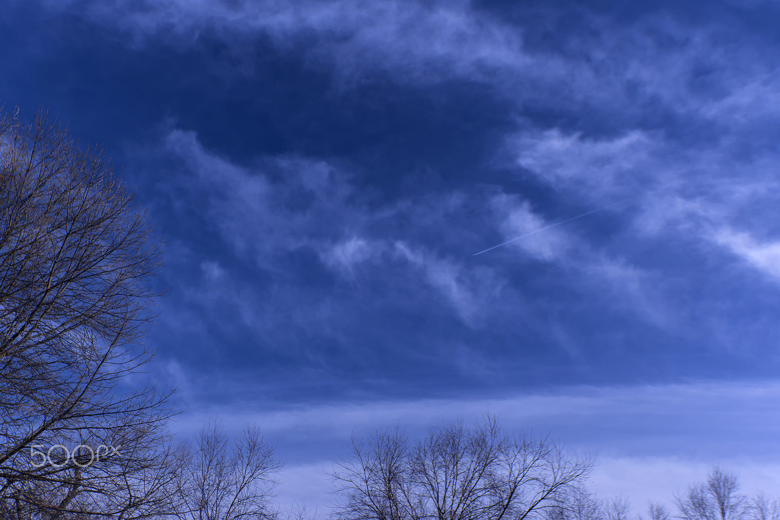 Canon EOS 760D (EOS Rebel T6s / EOS 8000D) + Canon EF 500mm F4L IS USM sample photo. Cirrus and more on a snowless wintry day photography