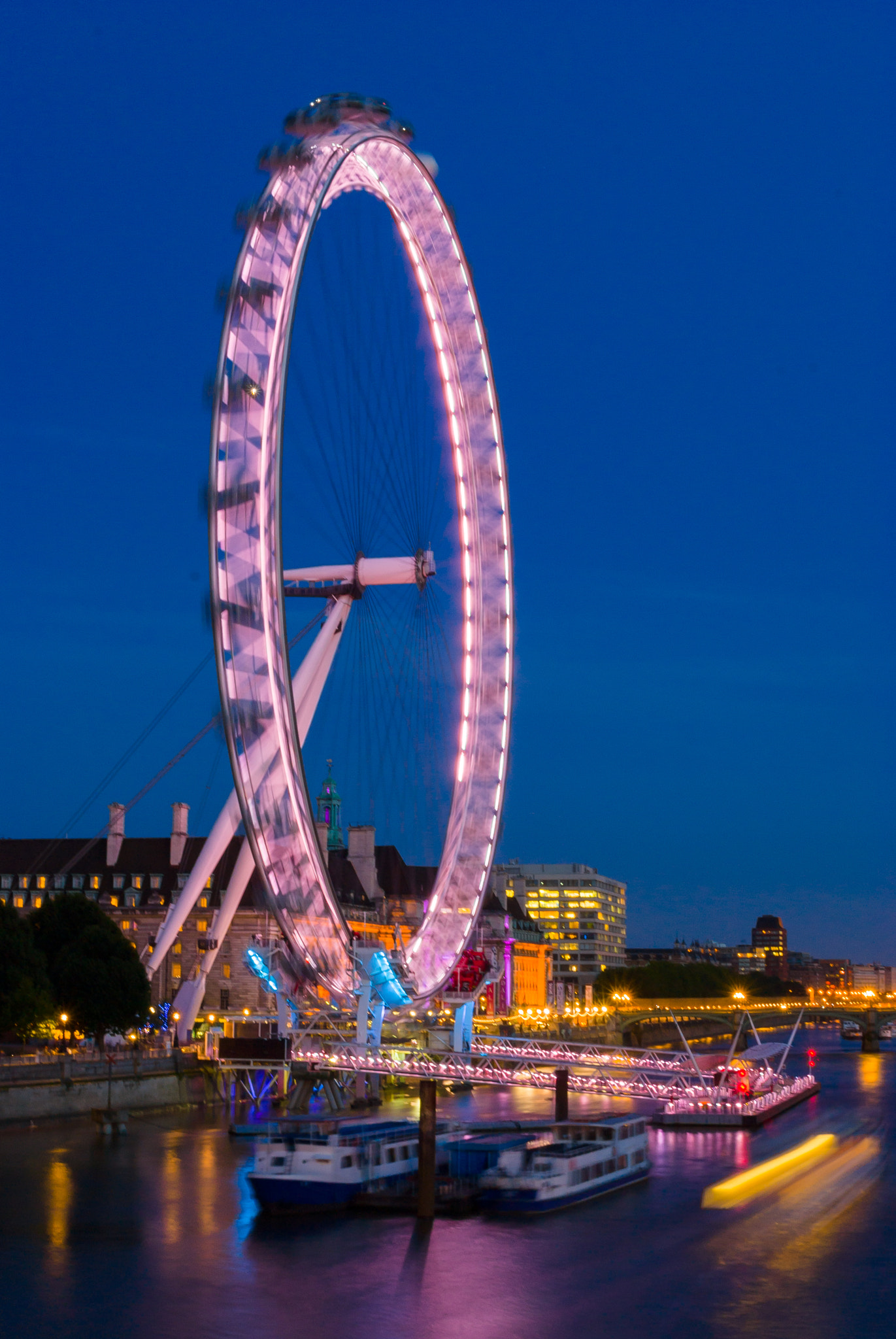 Sony Alpha DSLR-A300 + 35-70mm F4 sample photo. London eye photography