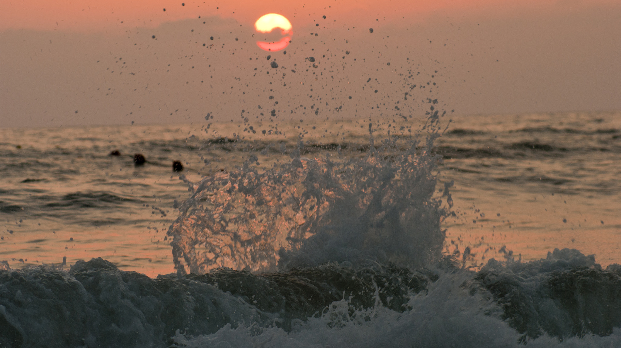 Sony 75-300mm F4.5-5.6 sample photo. Wave photography