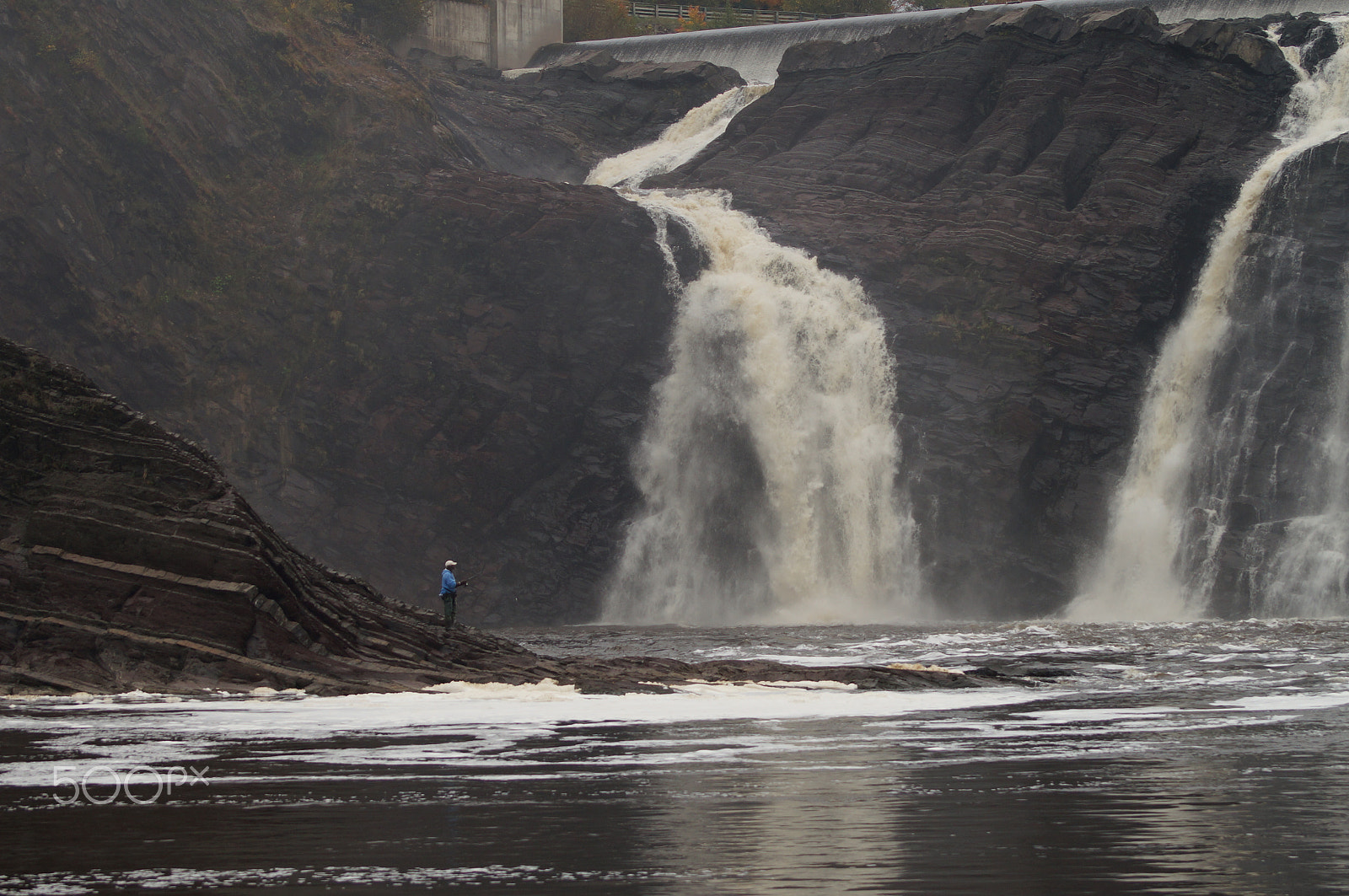 Sony 75-300mm F4.5-5.6 sample photo. Chutes chaudières near québec city photography