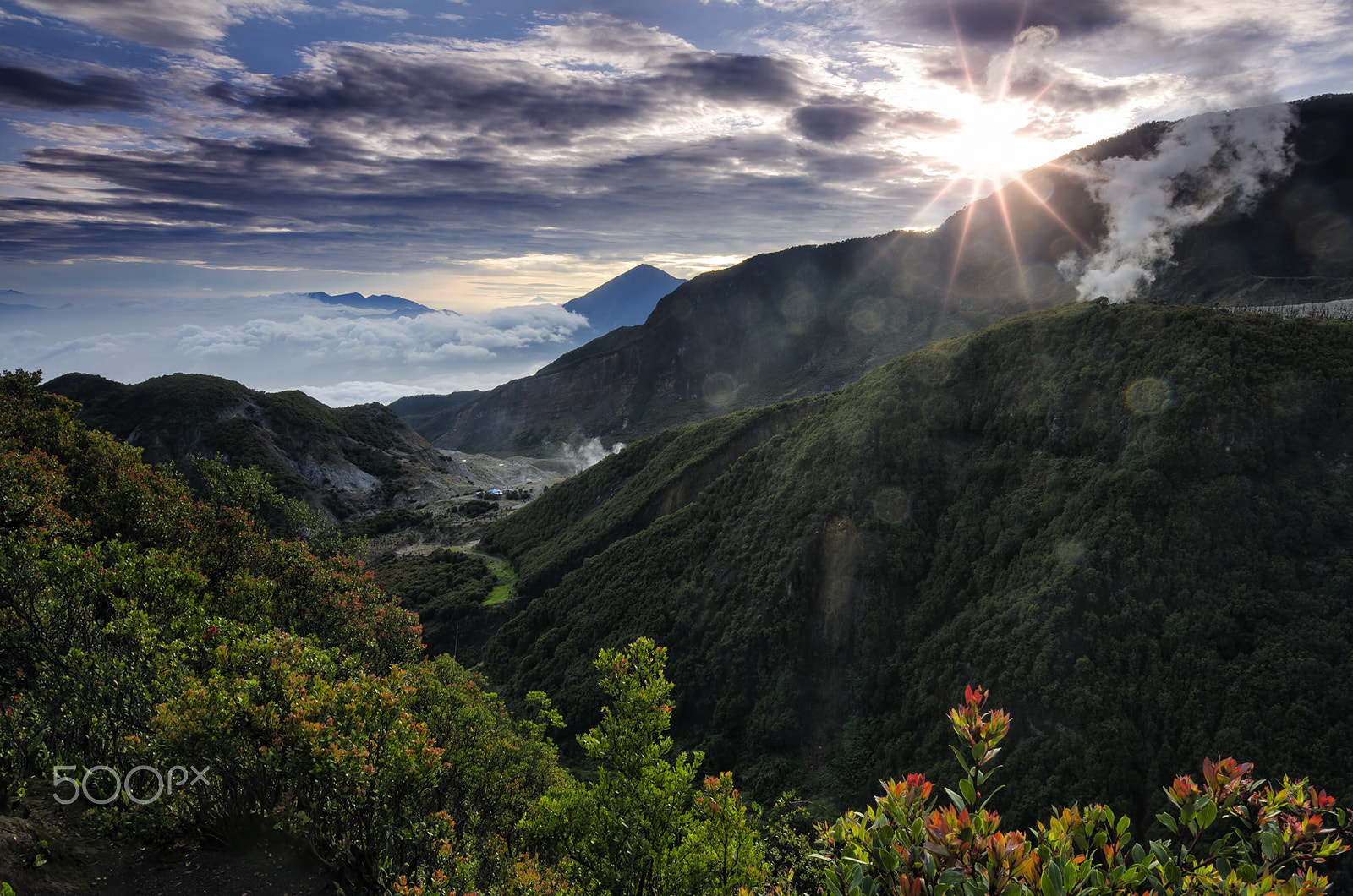 Nikon AF-S Nikkor 16-35mm F4G ED VR sample photo. Mount papandayan photography
