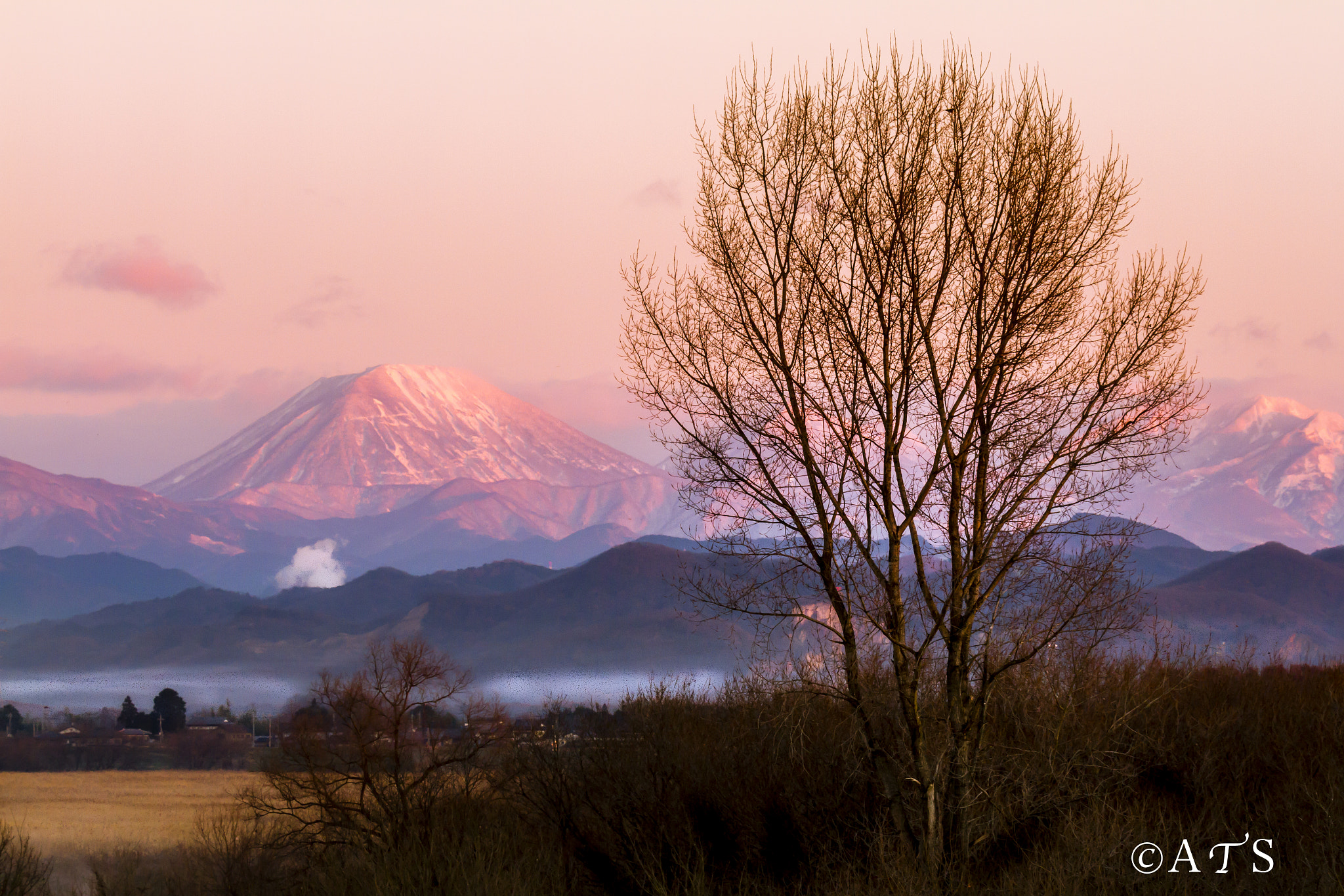 Canon EOS 7D + Tamron SP 150-600mm F5-6.3 Di VC USD sample photo. Mountain dyed dusk photography