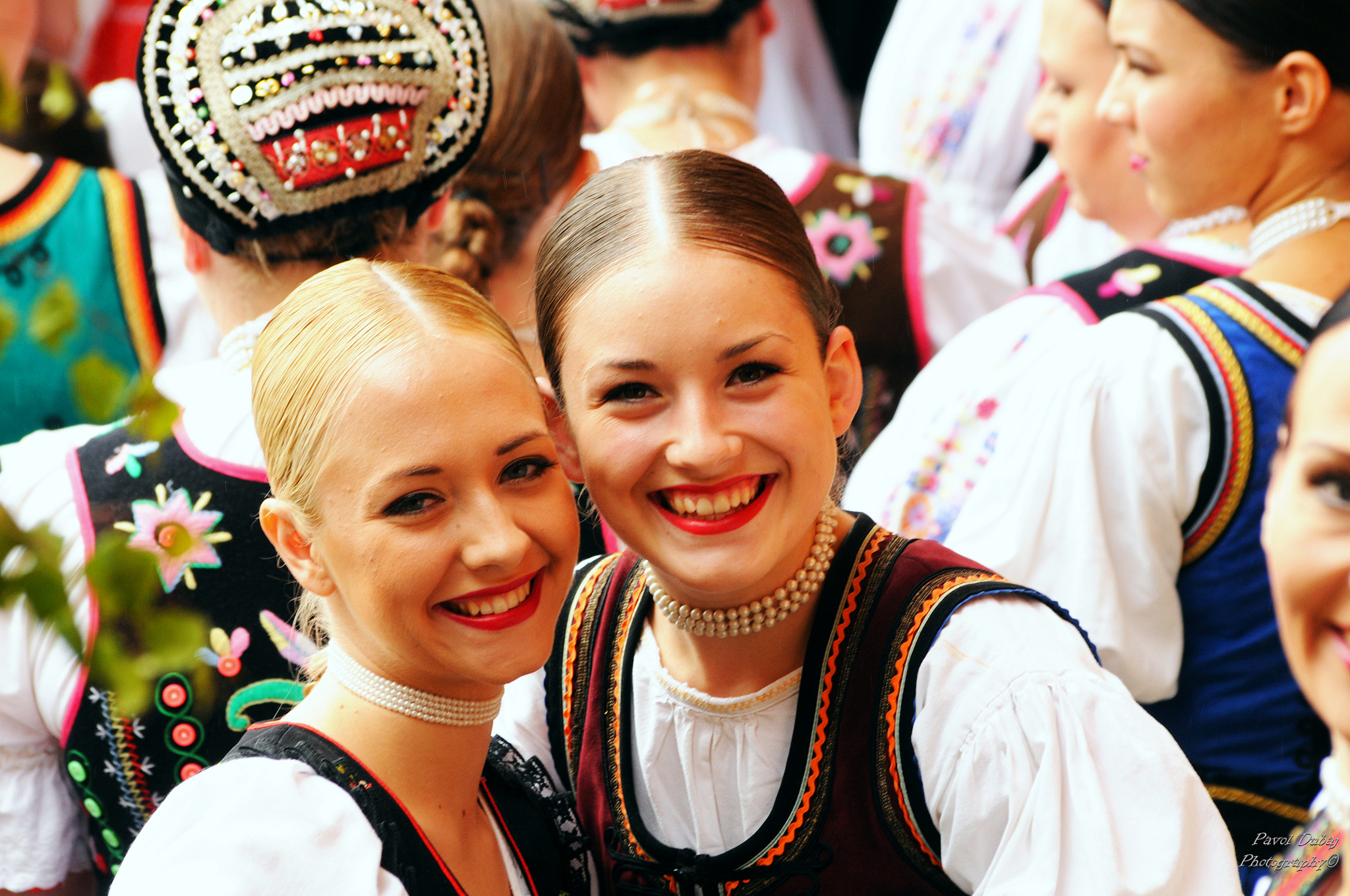 Sigma 70-300mm F4-5.6 APO Macro Super II sample photo. Smile from girls photography
