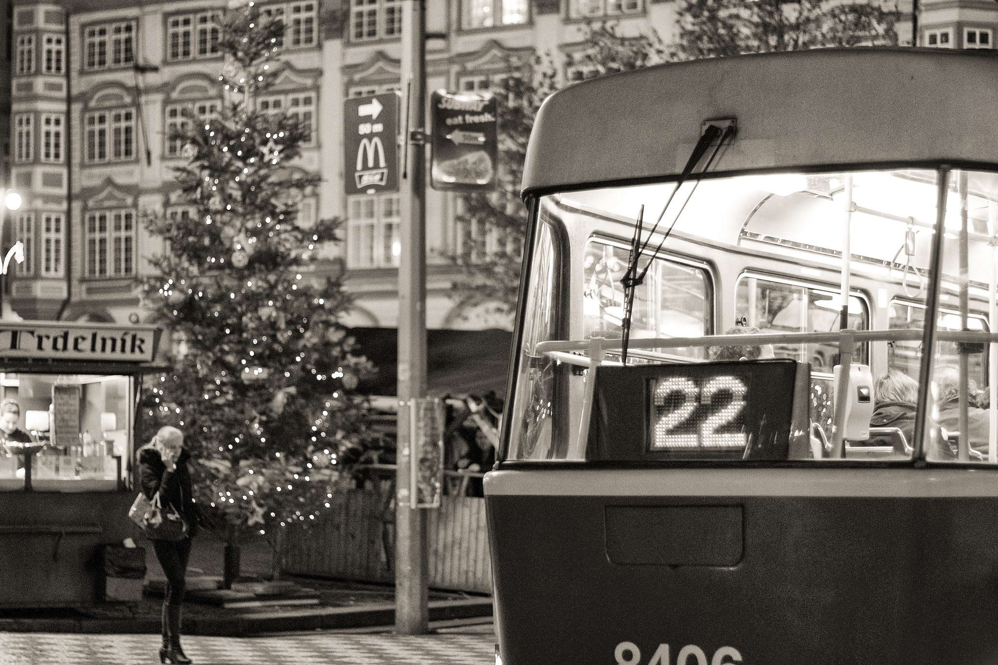 Canon EOS 7D + Canon EF 50mm f/1.8 sample photo. Prague moment photography