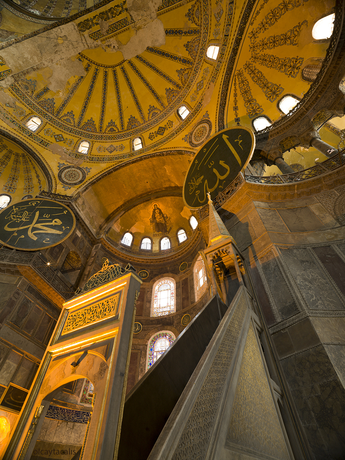 Hasselblad H5D-50 + HCD 24 sample photo. Ayasofya manfrotto hunkar mahfili catisi ve mihrap photography