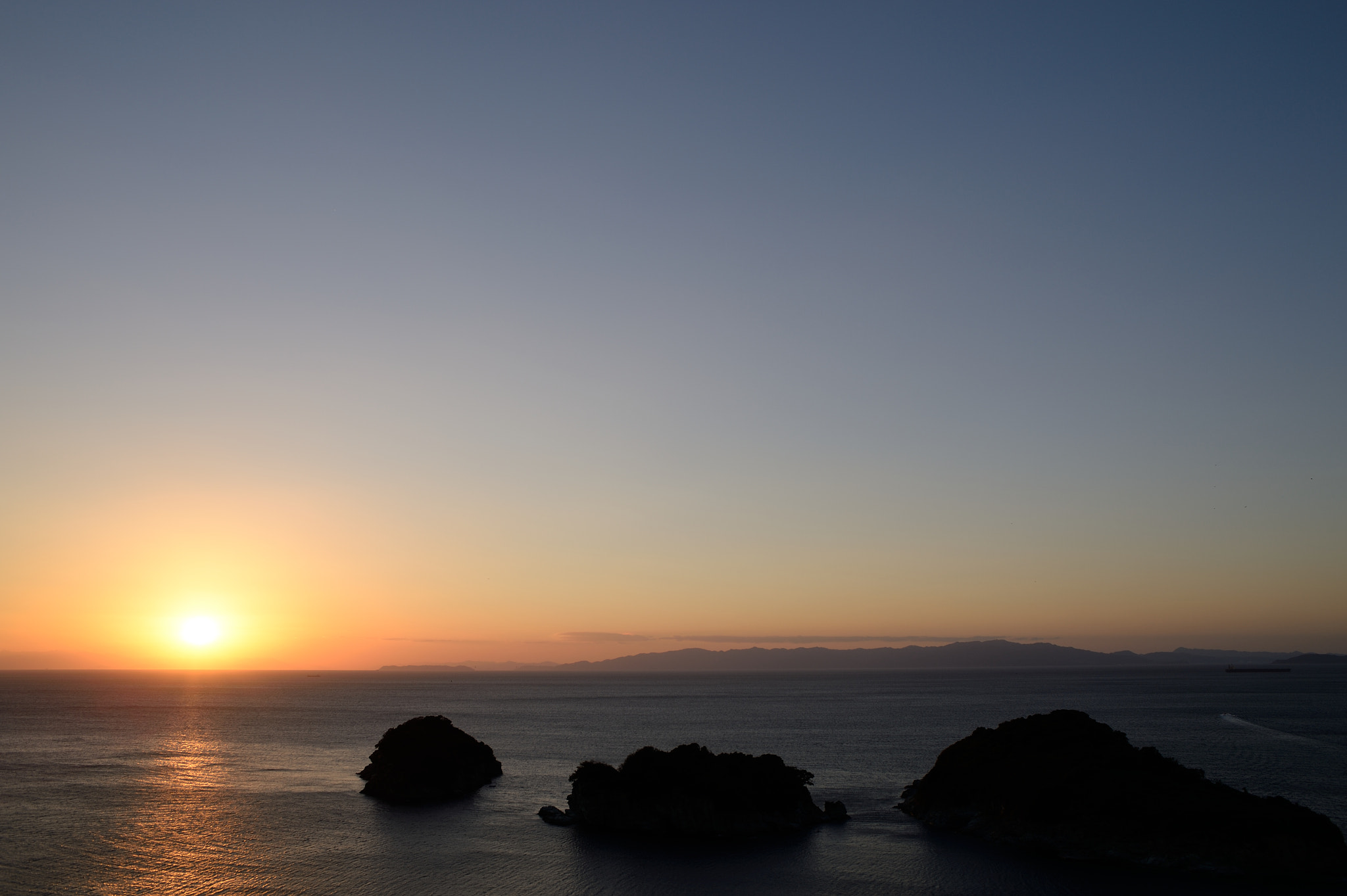 Nikon AF Nikkor 28mm F2.8D sample photo. Sunset at saikazaki photography