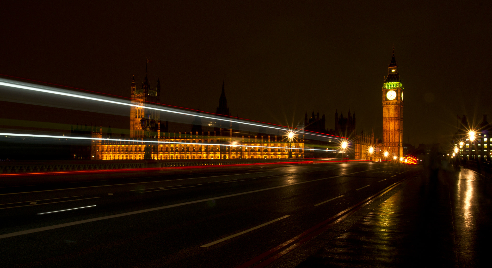 Sony Alpha DSLR-A550 + Sigma 17-70mm F2.8-4.5 (D) sample photo. Bus past westminster photography