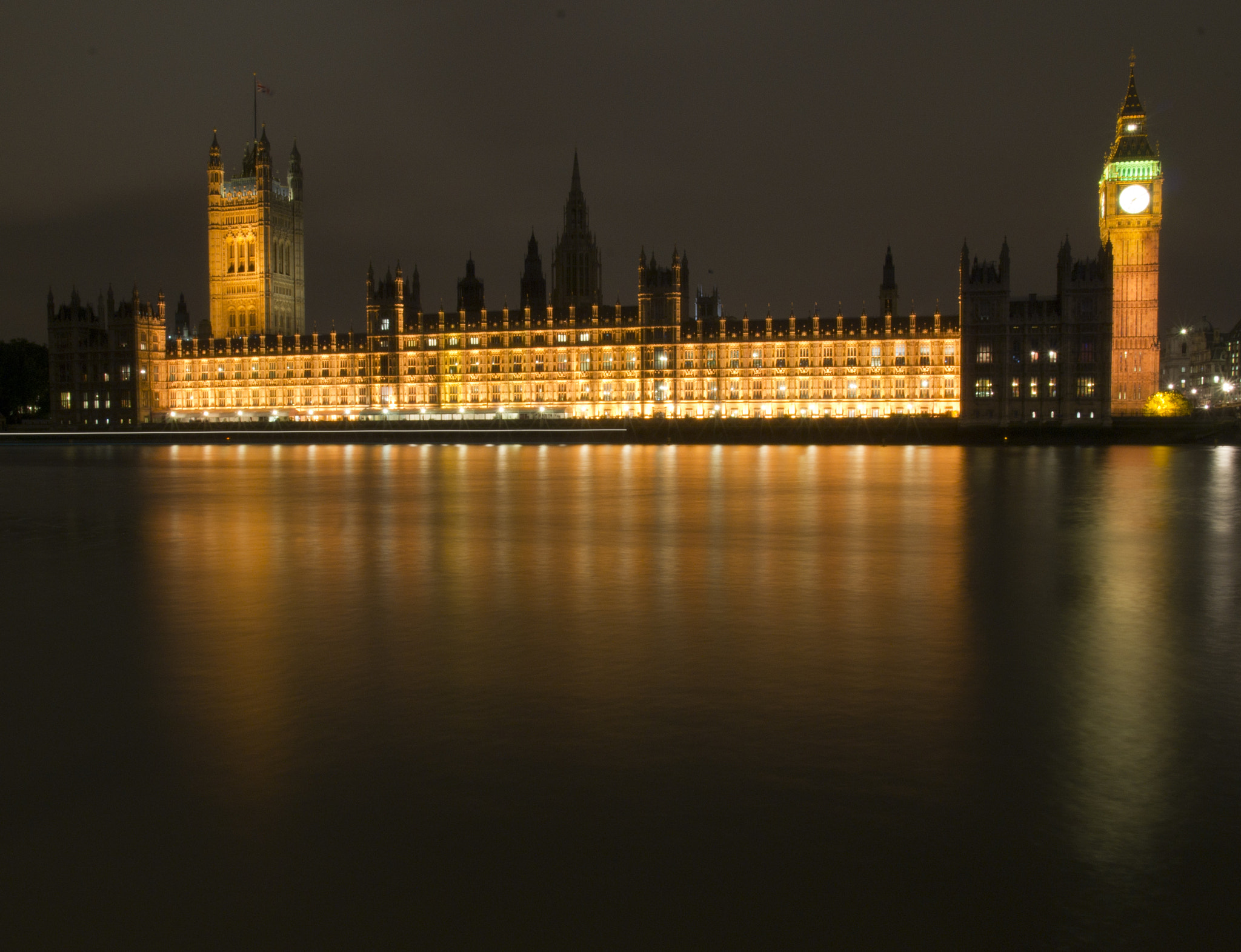Sony Alpha DSLR-A550 + Sigma 17-70mm F2.8-4.5 (D) sample photo. Houses of parliament photography