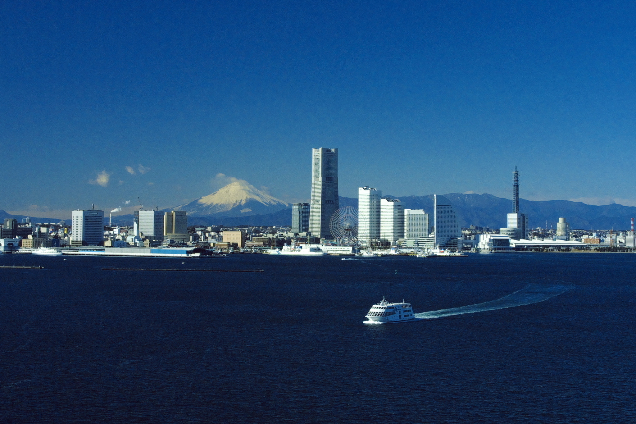 Canon EOS D30 sample photo. City of yokohama photography